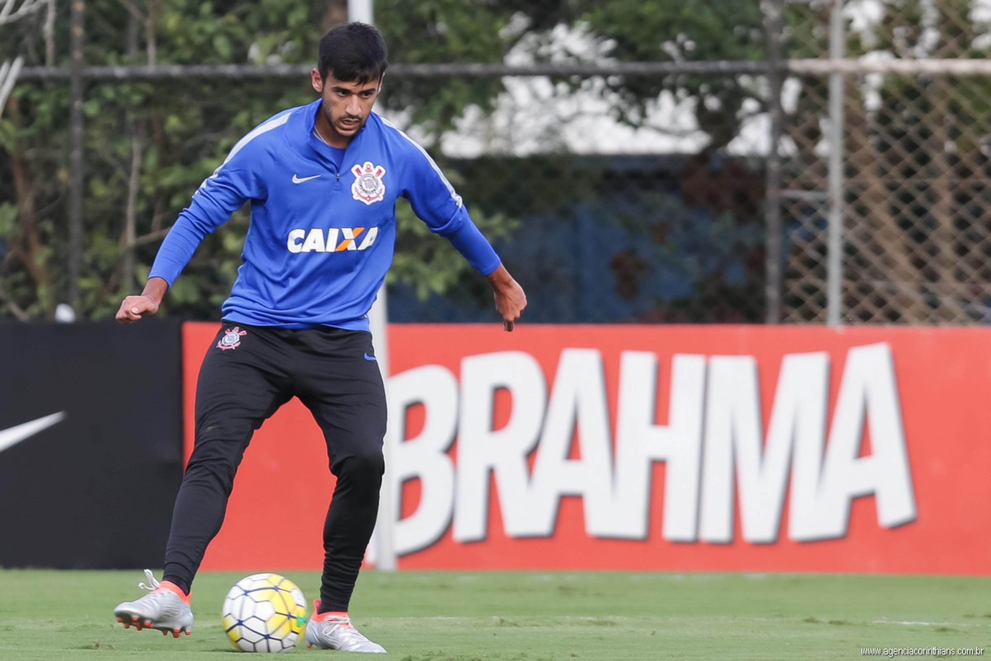 Camacho é relacionado para clássico e pode fazer estreia pelo Corinthians