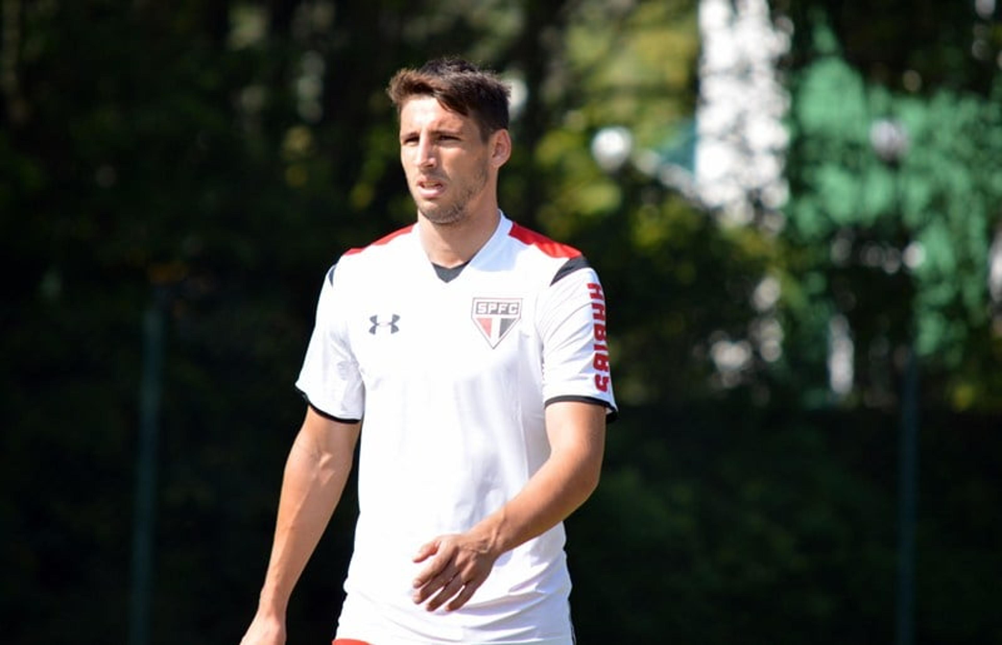 Calleri faz treino físico e segue como dúvida para encarar o Palmeiras