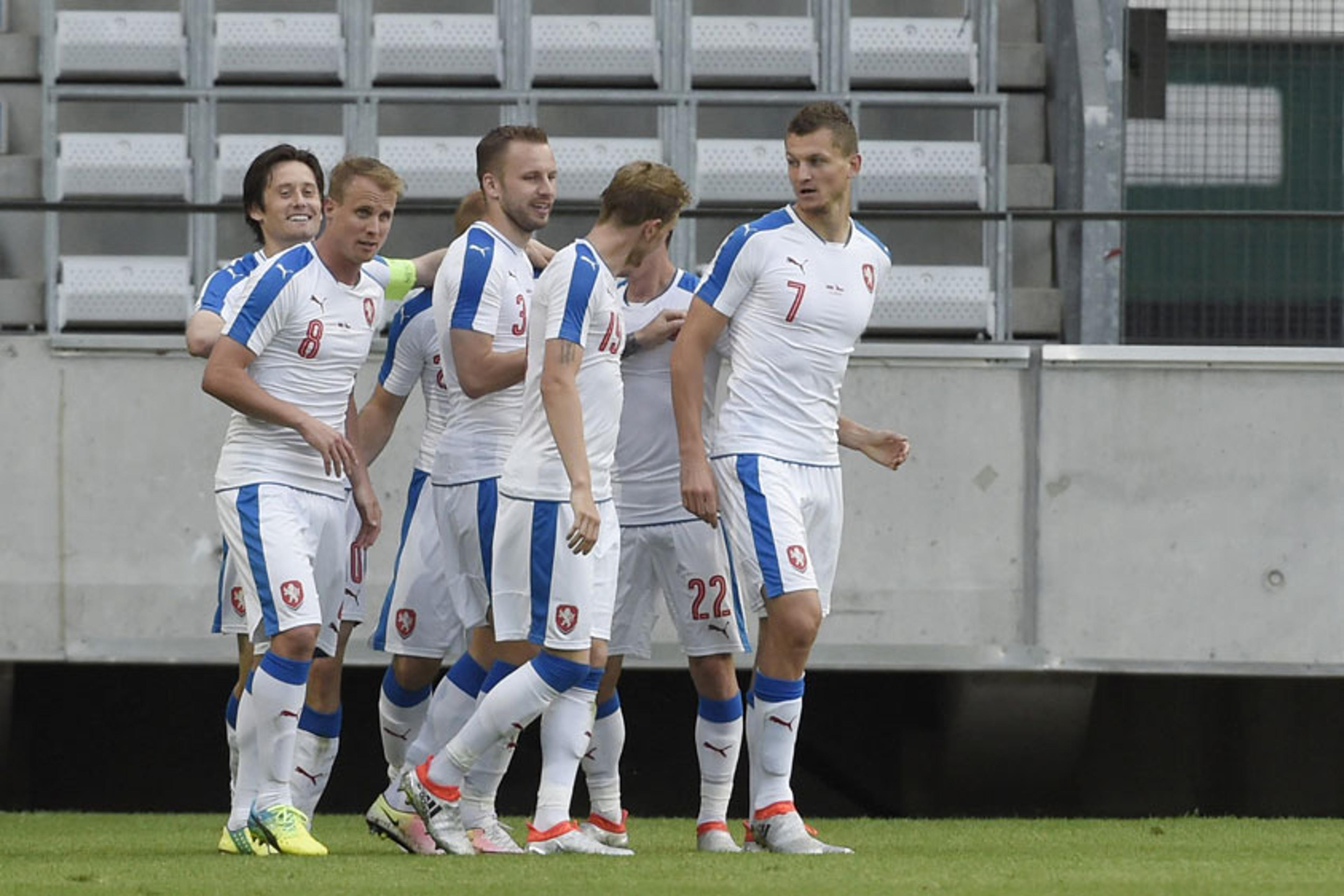 Com golaço de Rosicky, República Tcheca bate Rússia em amistoso