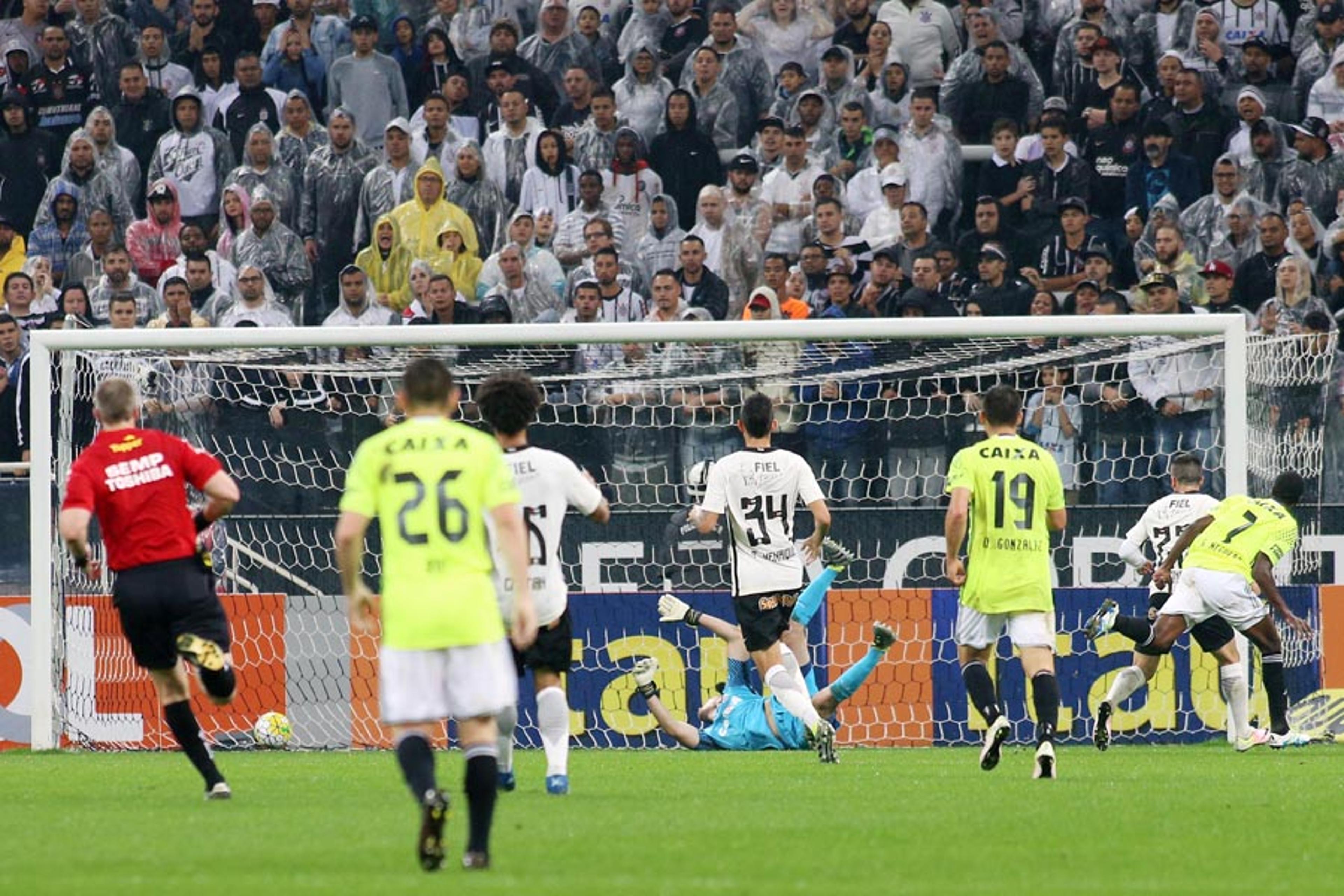 ‘Simples e bem feito’: Pedro Henrique vibra com estreia pelo Corinthians