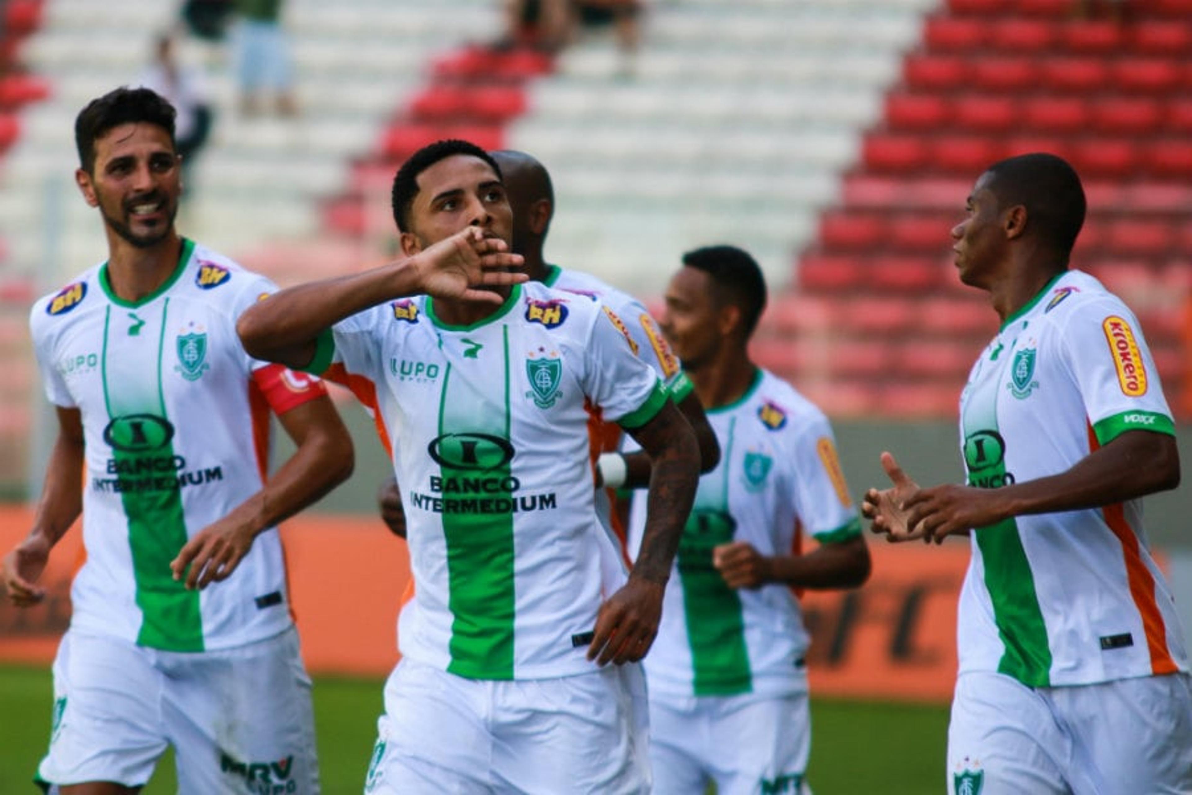 Mais reforços! Luverdense empresta dois jogadores à Chapecoense