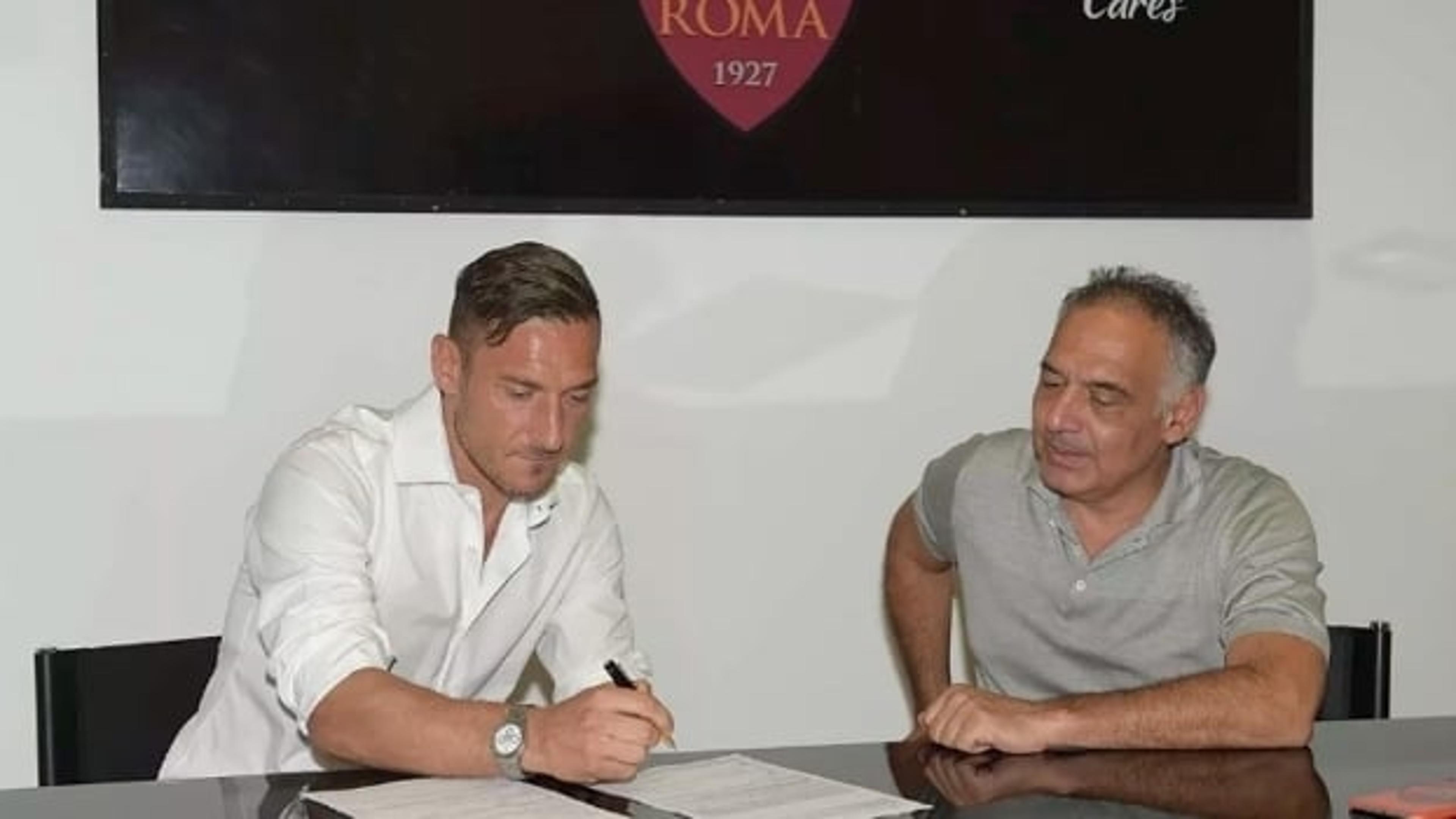 Ele fica! Totti renova com a Roma antes de assumir cargo como diretor