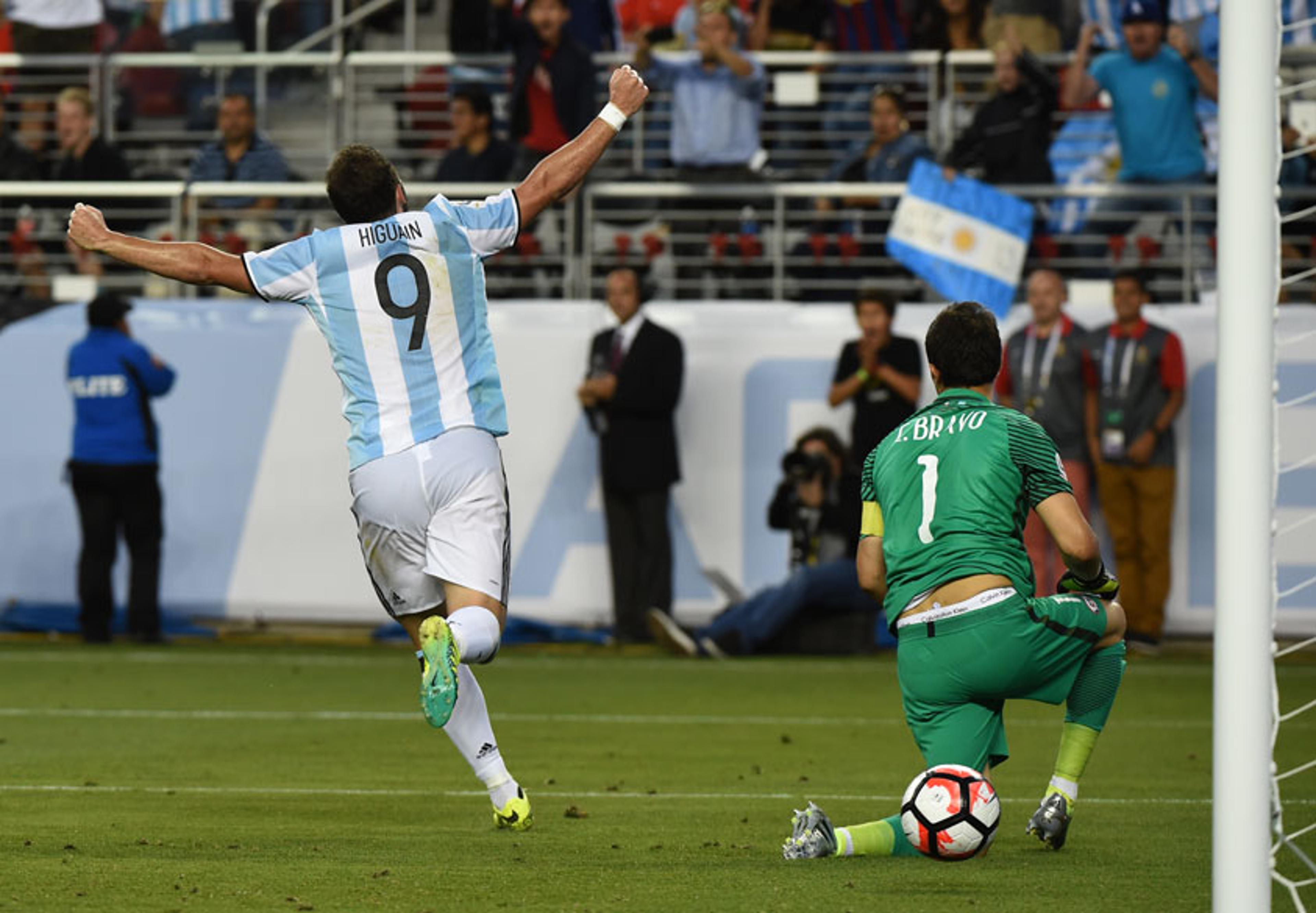 Klopp assiste à vitória da Argentina sobre o Chile para observar Higuaín