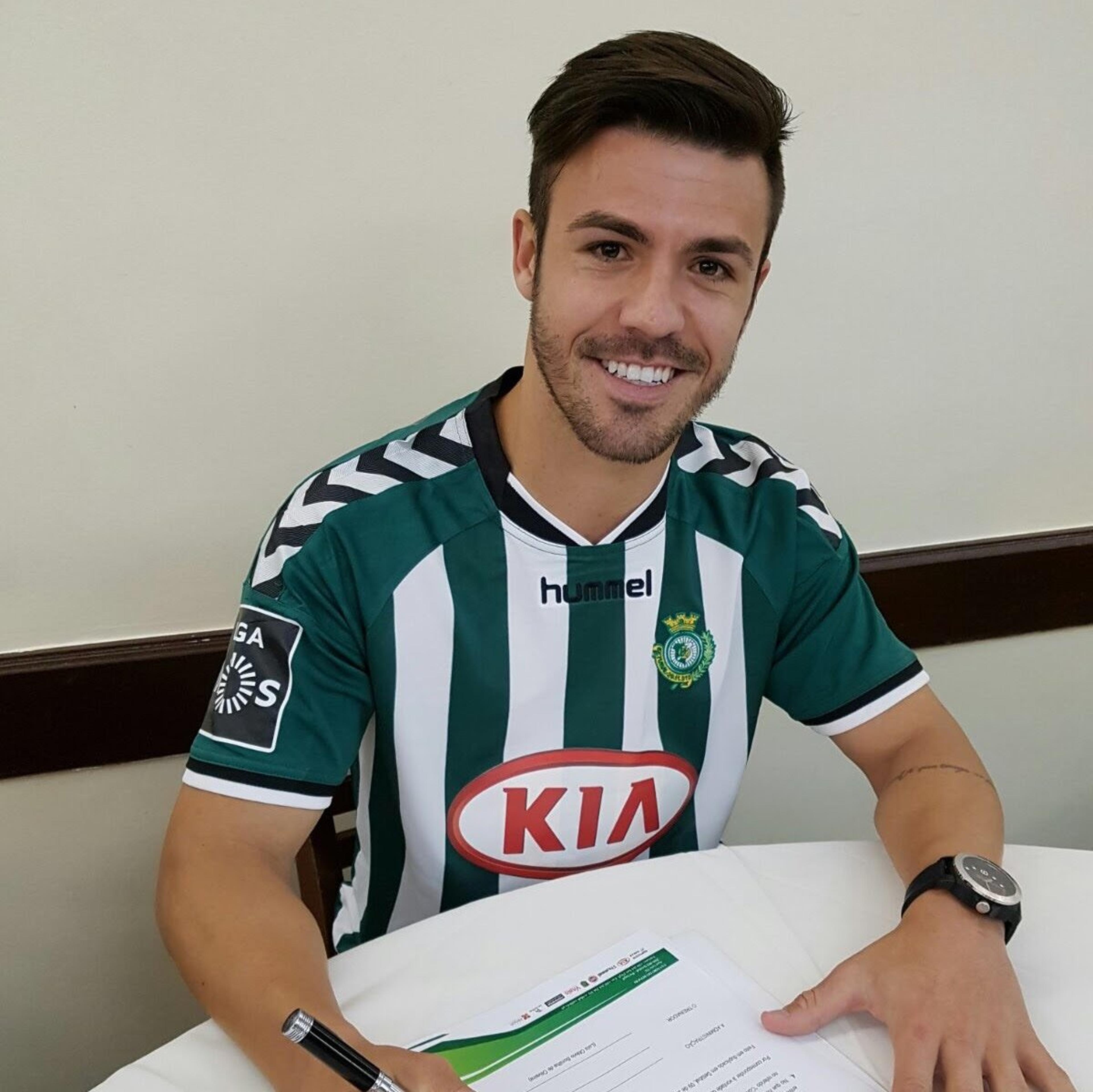 Vitória de Setúbal acerta a contratação de meia ex-Corinthians