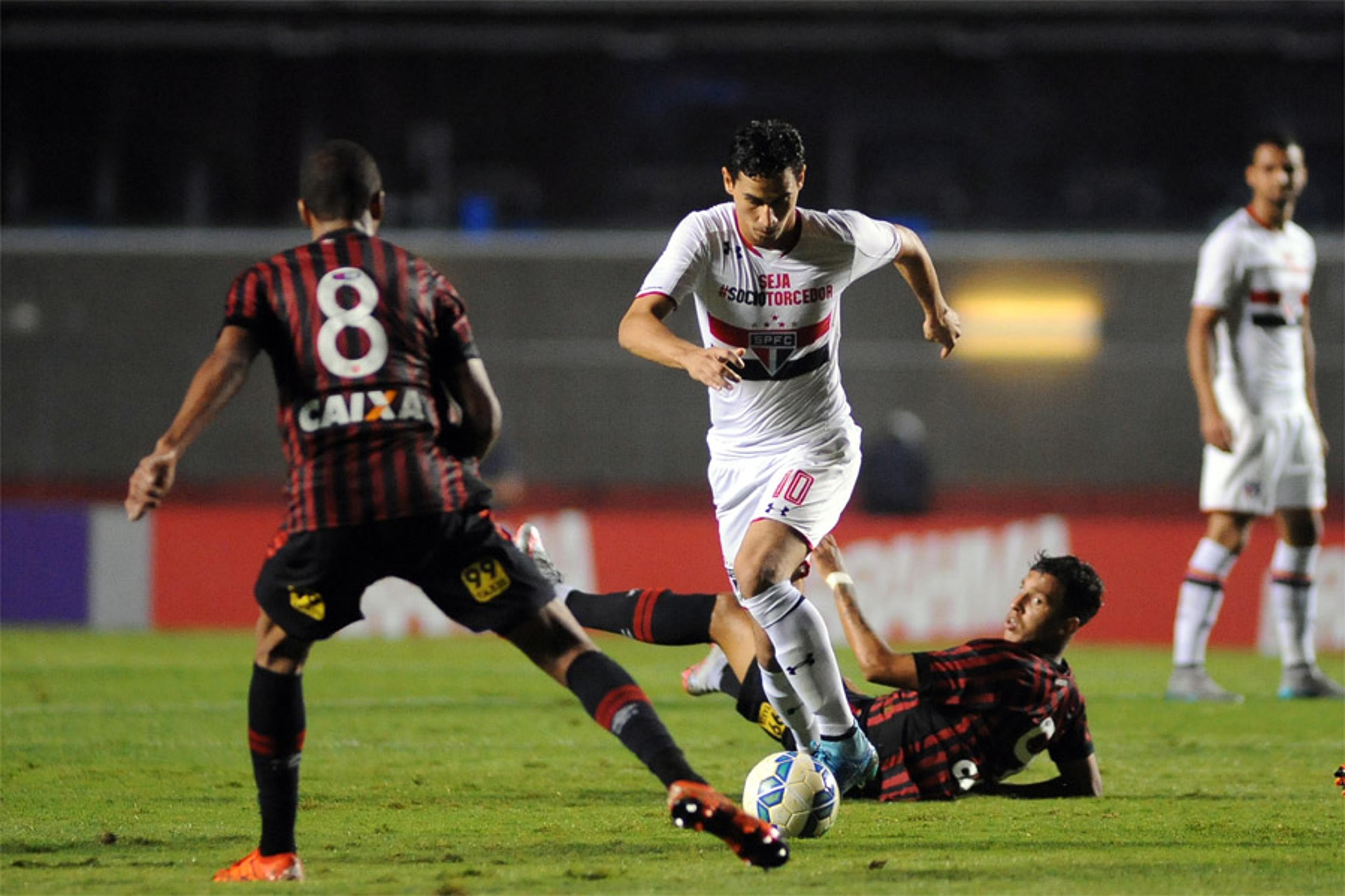 São Paulo x Atlético-PR: prováveis times, onde ver, desfalques e palpites