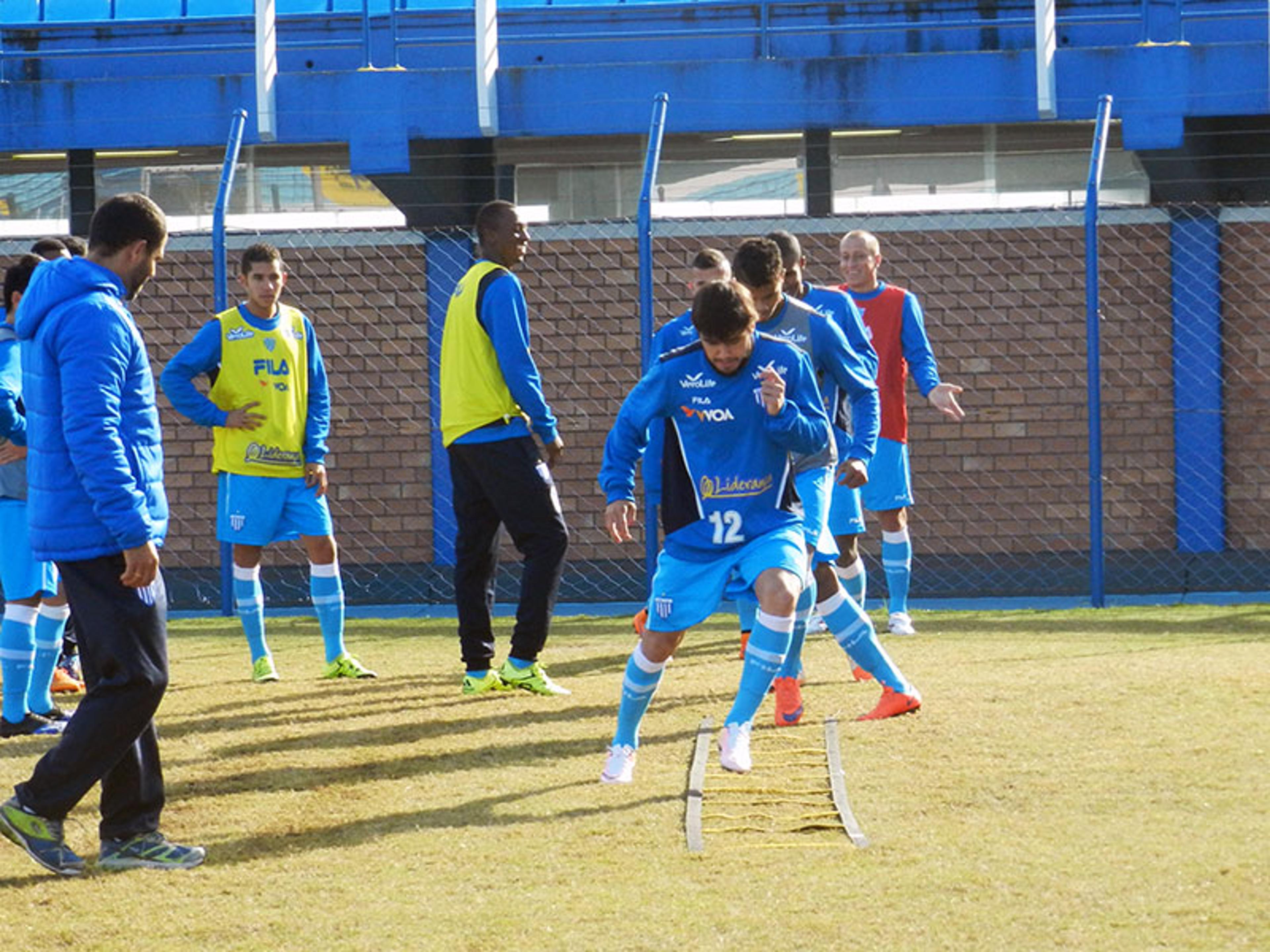 Buscando recuperação na Série B, Avaí e Joinville duelam neste sábado