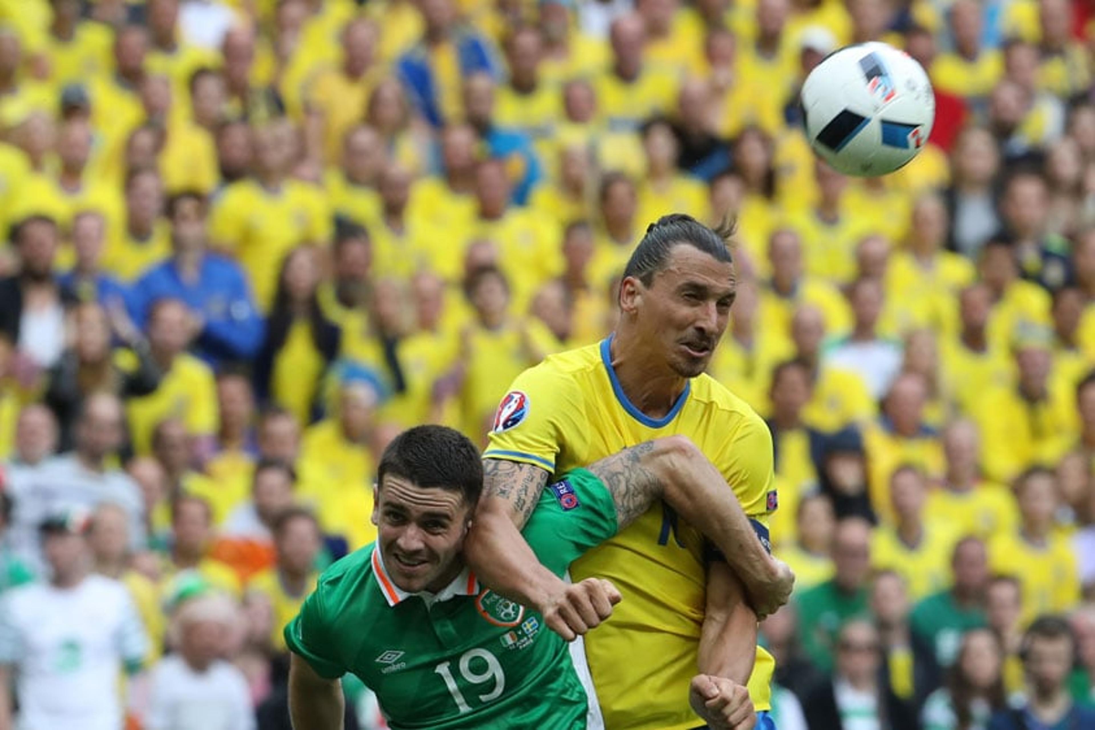 Ibra só aparece na segunda etapa, e Suécia fica no empate com a Irlanda