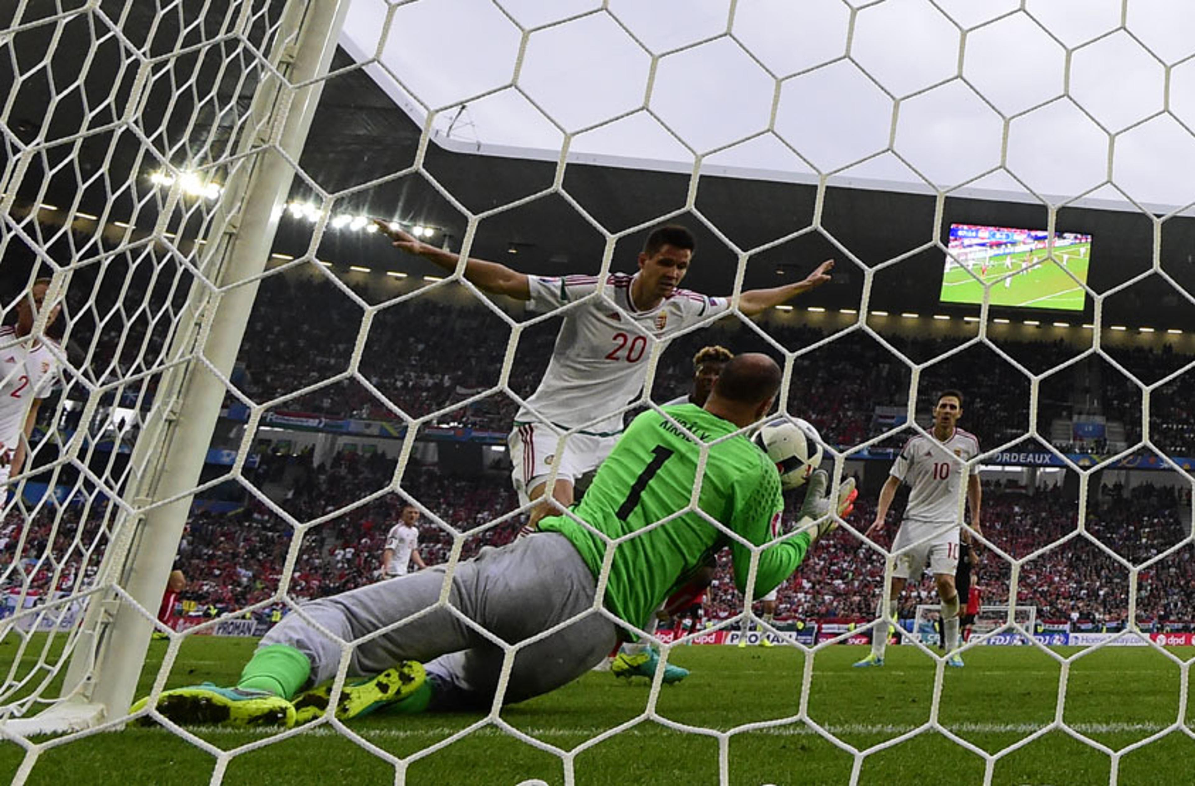 Goleiro da Hungria torna-se o mais velho a jogar uma partida da Euro