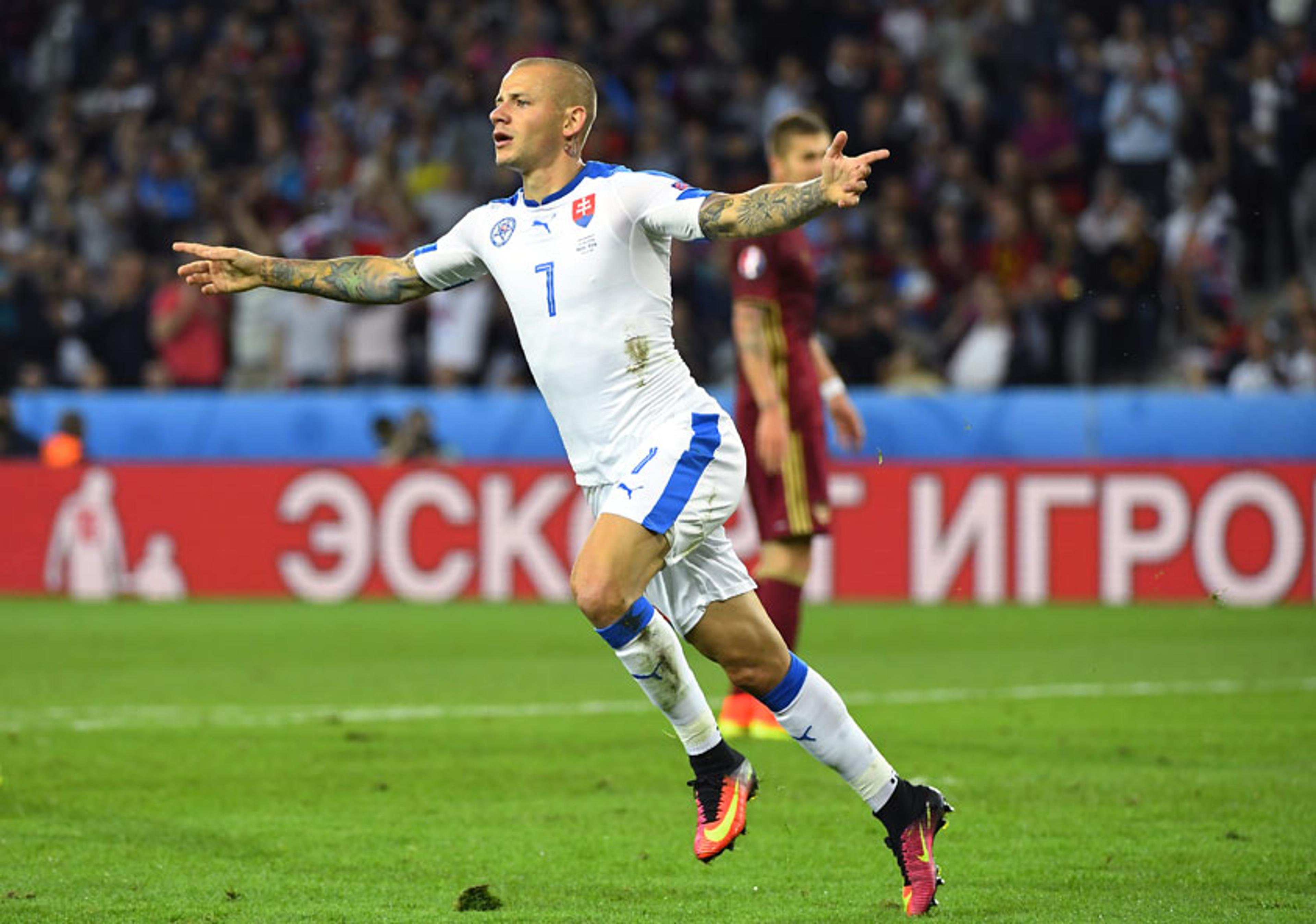 Chope na vodka! Weiss faz lindo gol em vitória da Eslováquia na Rússia