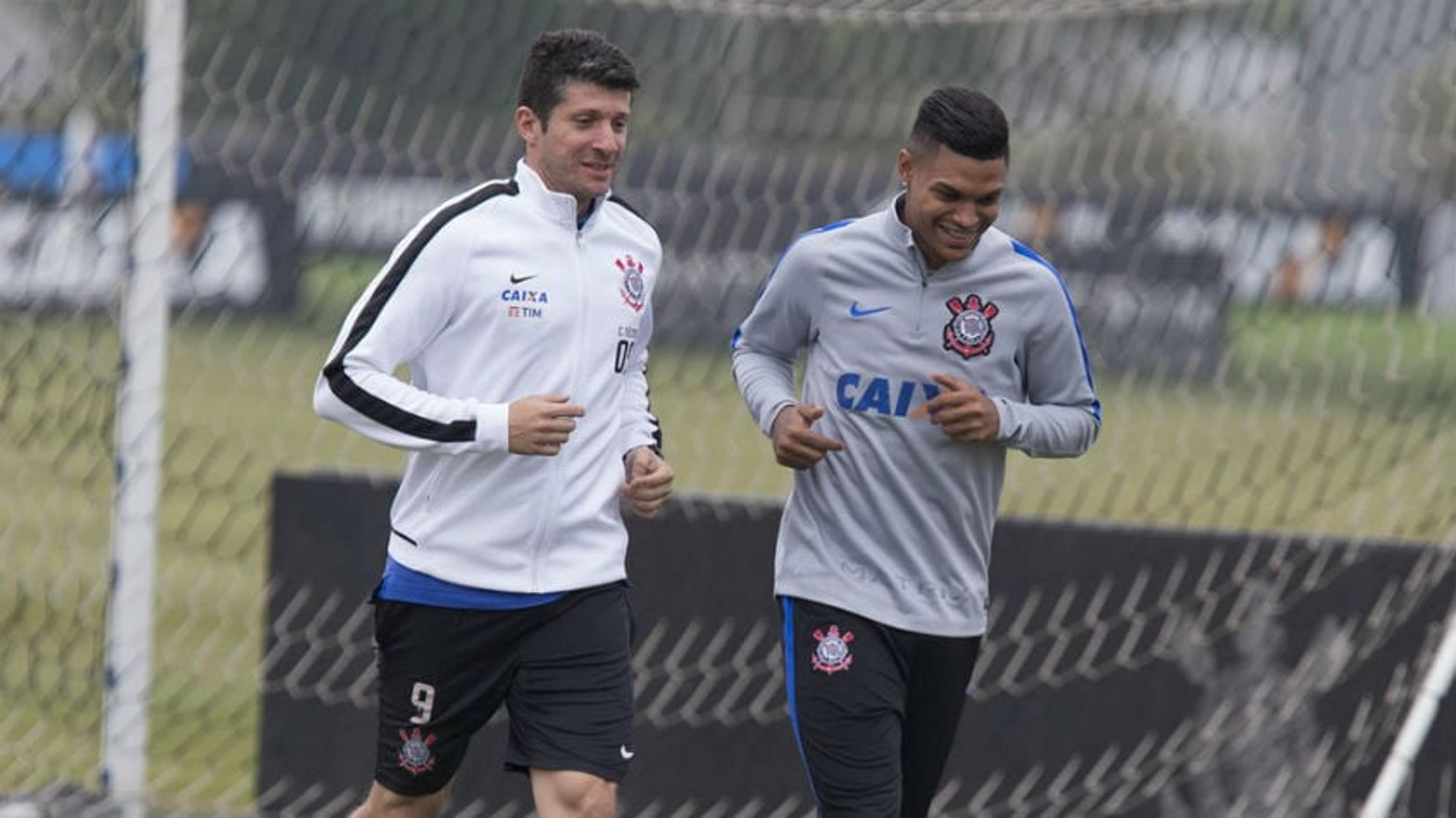 Vilson se aproxima de volta e Bruno Paulo já corre em campo no Timão