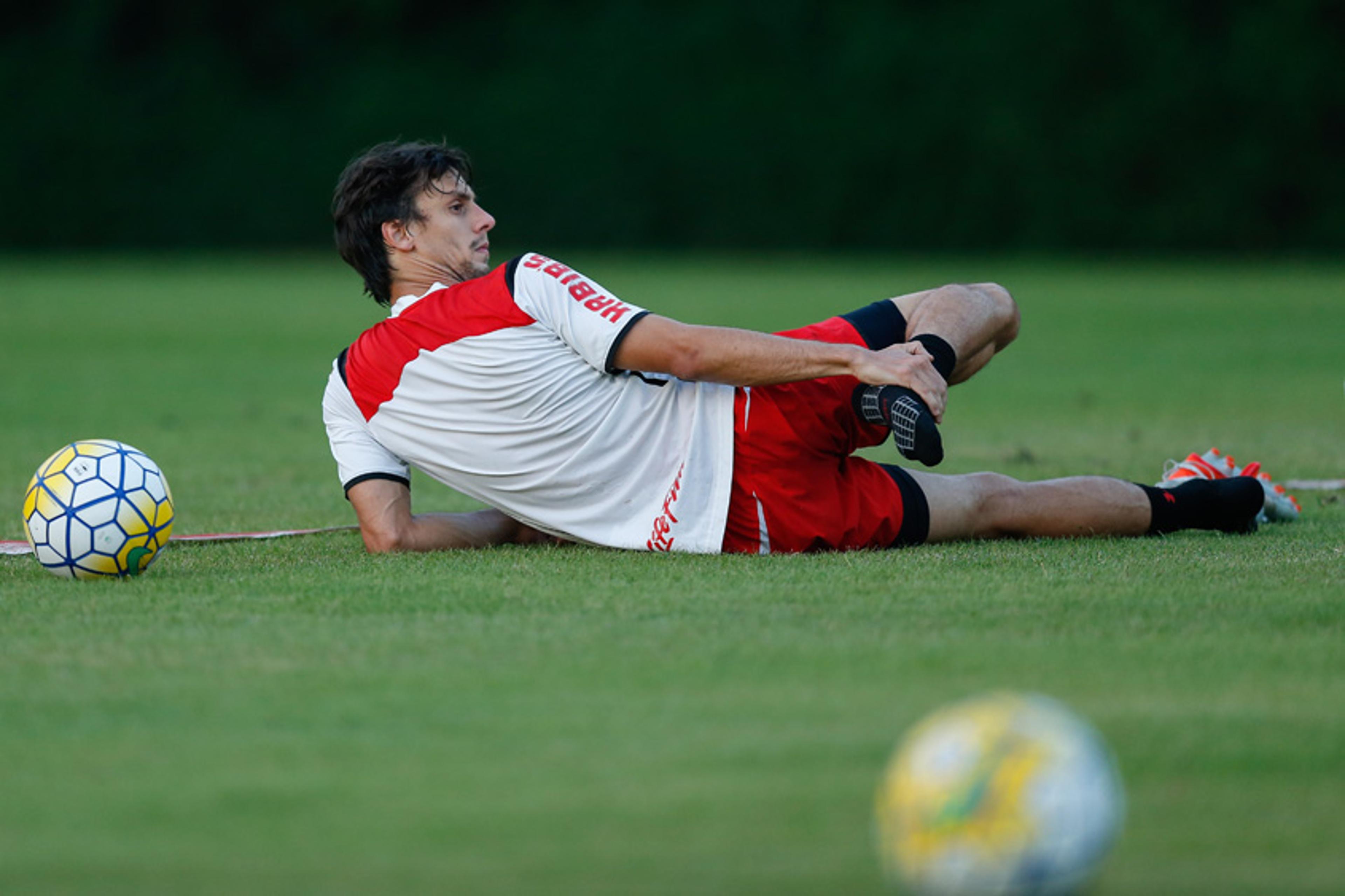 Rodrigo Caio celebra convocação e pede apoio da torcida do São Paulo