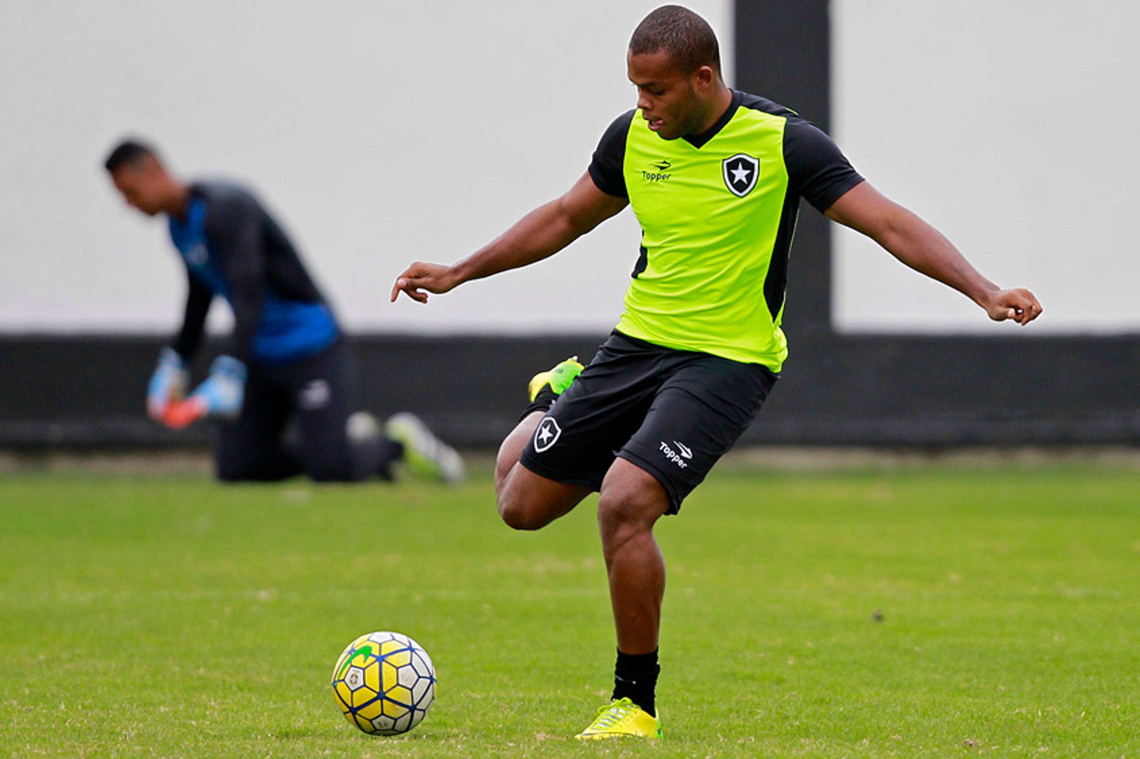 Treino e coletiva! Siga tudo que acontece no dia do Botafogo