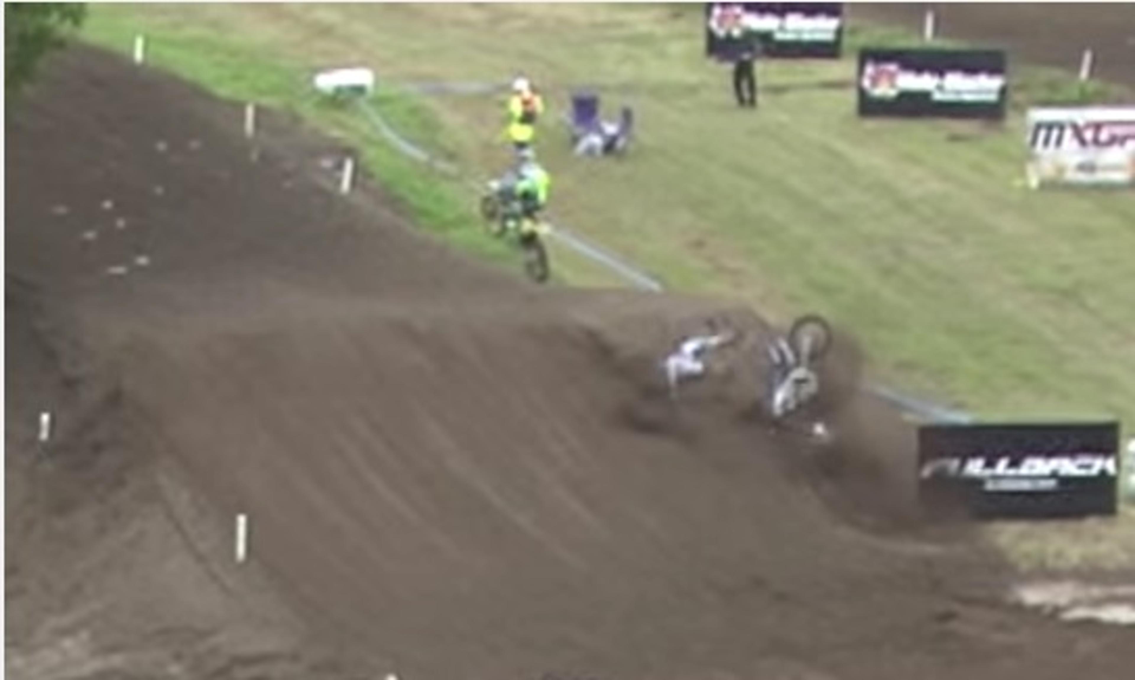 Vídeo: Acidente afasta Febvre do título do Mundial de Motocross