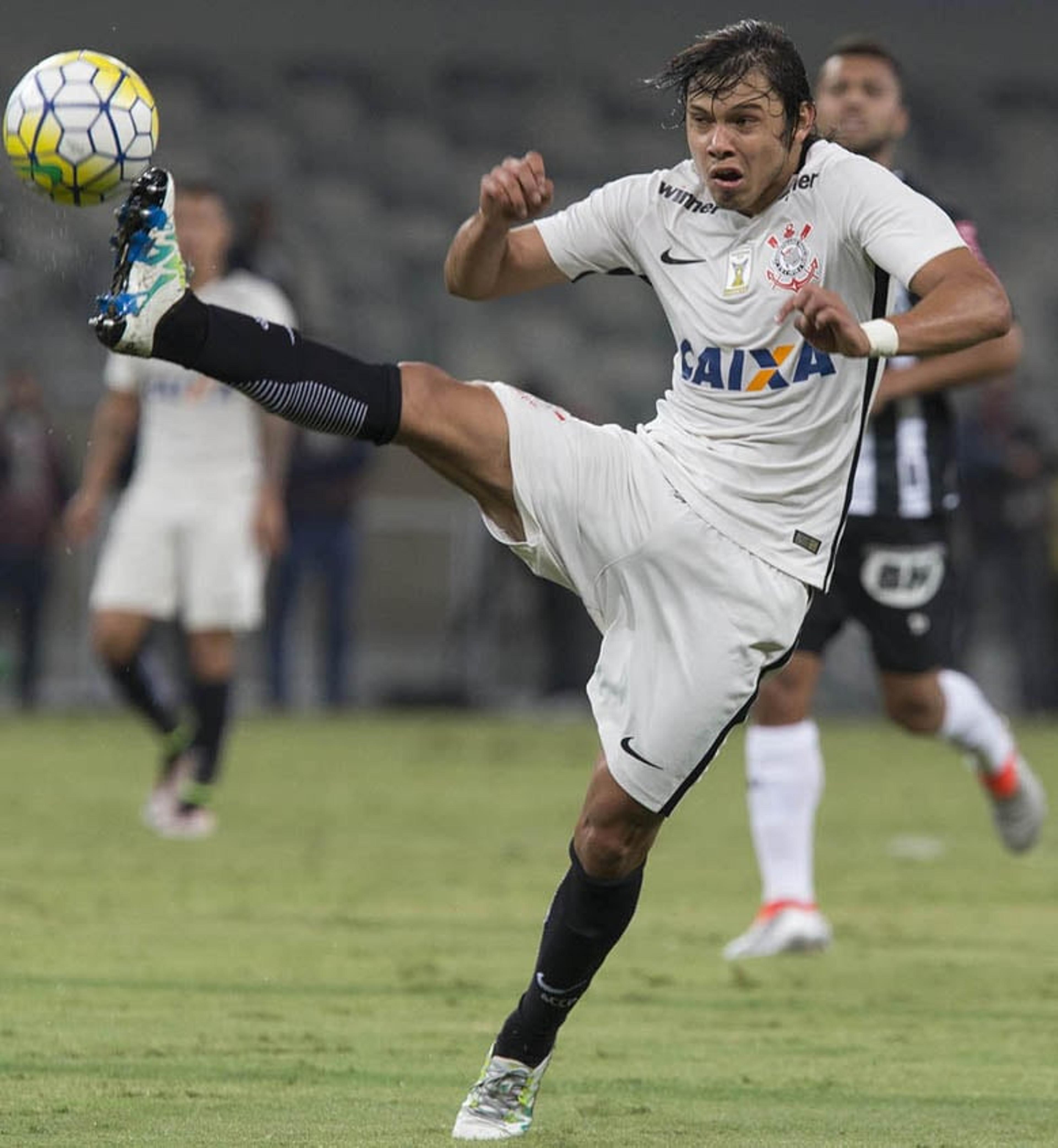 Enquanto busca reforço, Corinthians sofre no ataque e preocupa Cristóvão