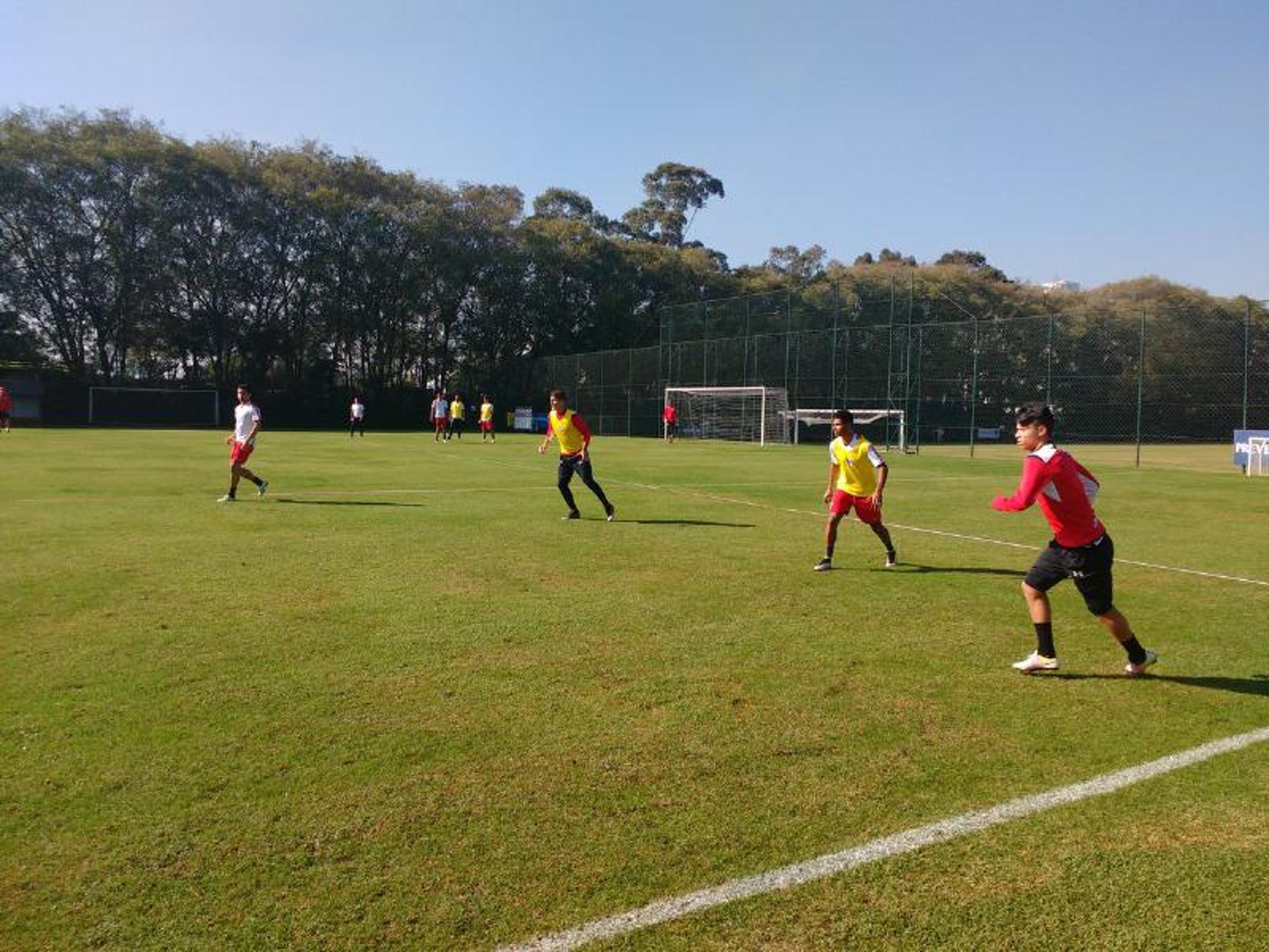 Com Maicon no CT, São Paulo começa a ser armar para a Copa