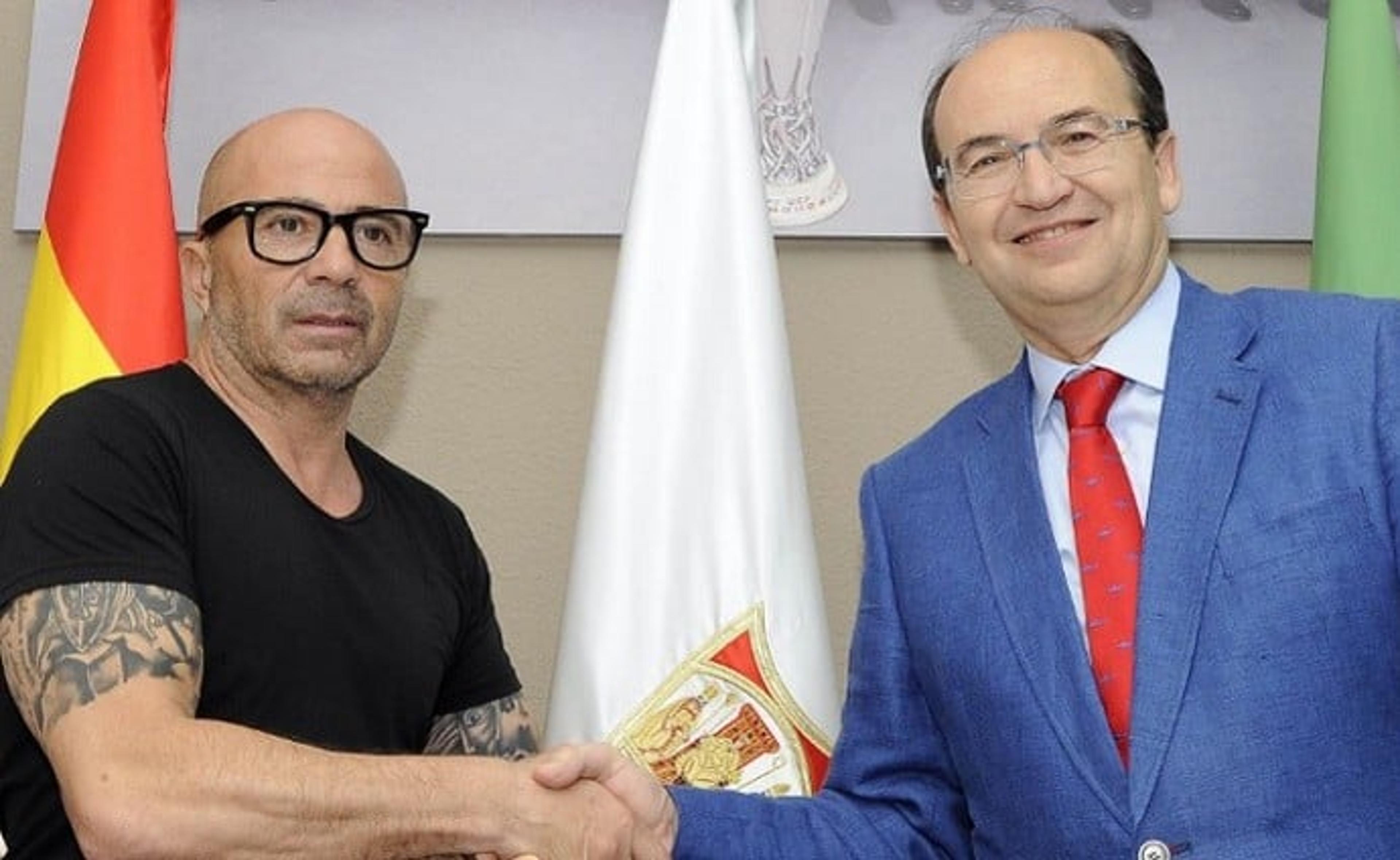 Sampaoli é anunciado pelo Sevilla e assina por duas temporadas