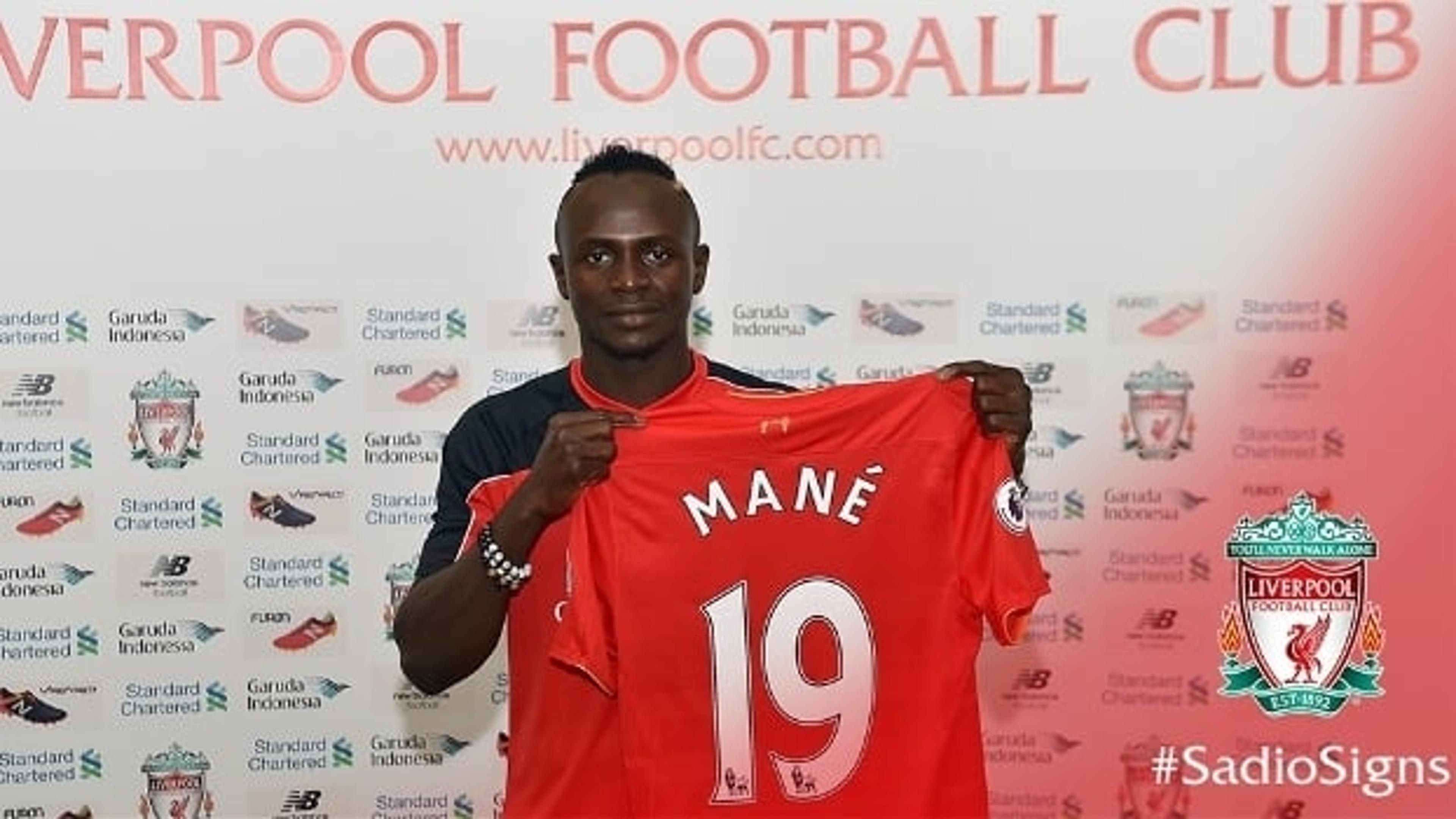 Liverpool apresenta Mané após pagar mais de R$ 150 milhões