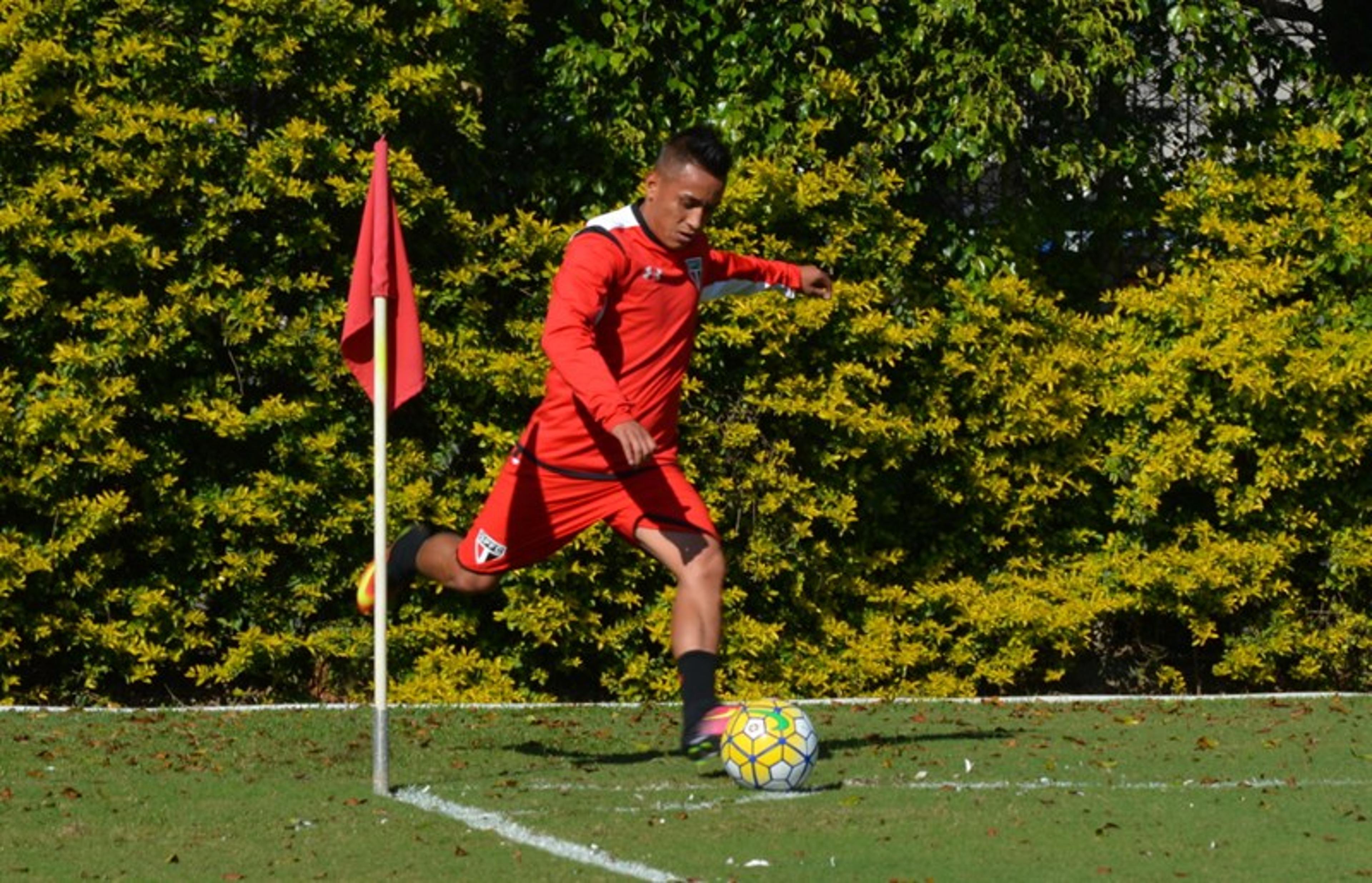 Bauza confirma estreia de Cueva, preserva Ganso e troca mais seis