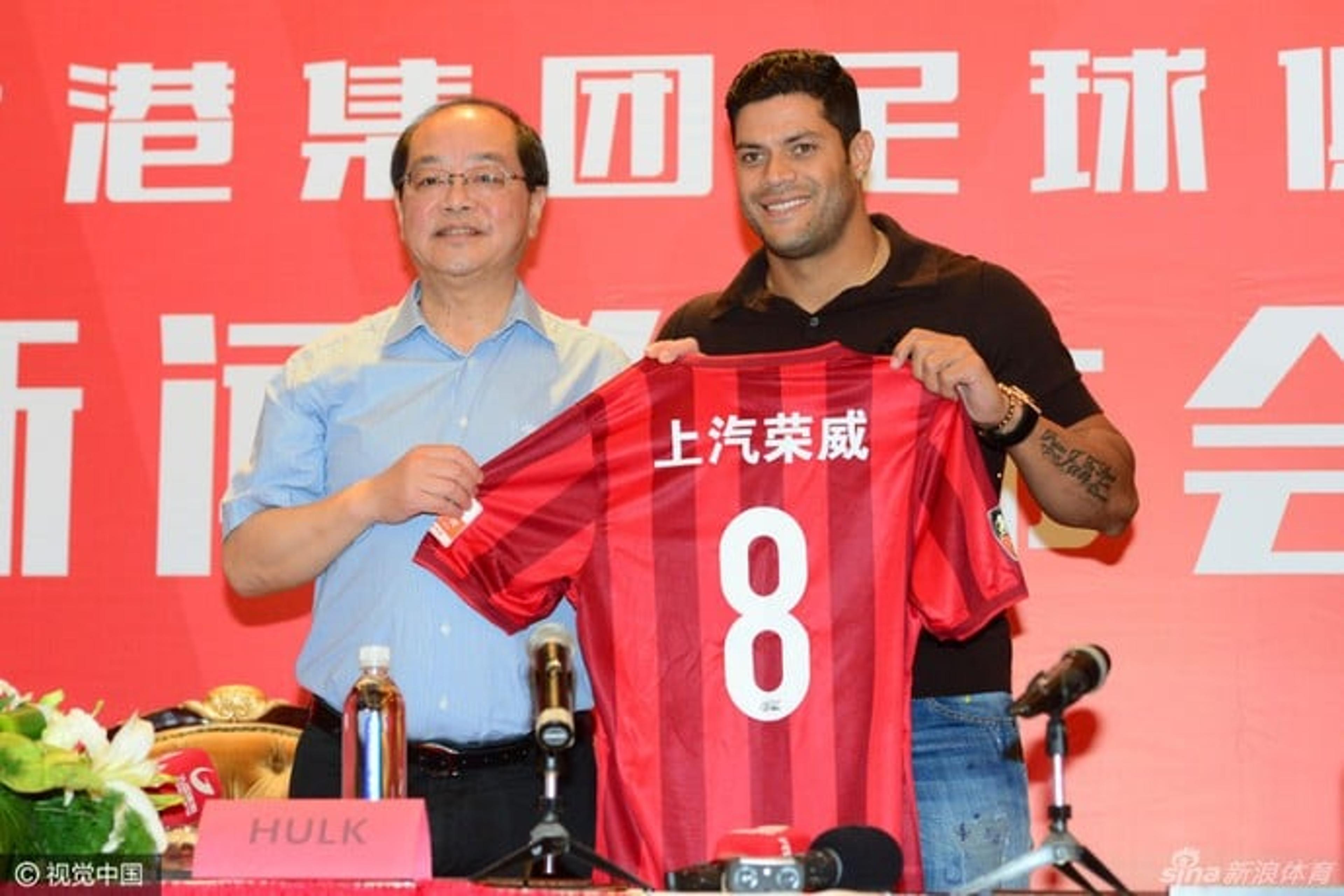 Hulk é apresentado na China e vai adotar novo número por superstição