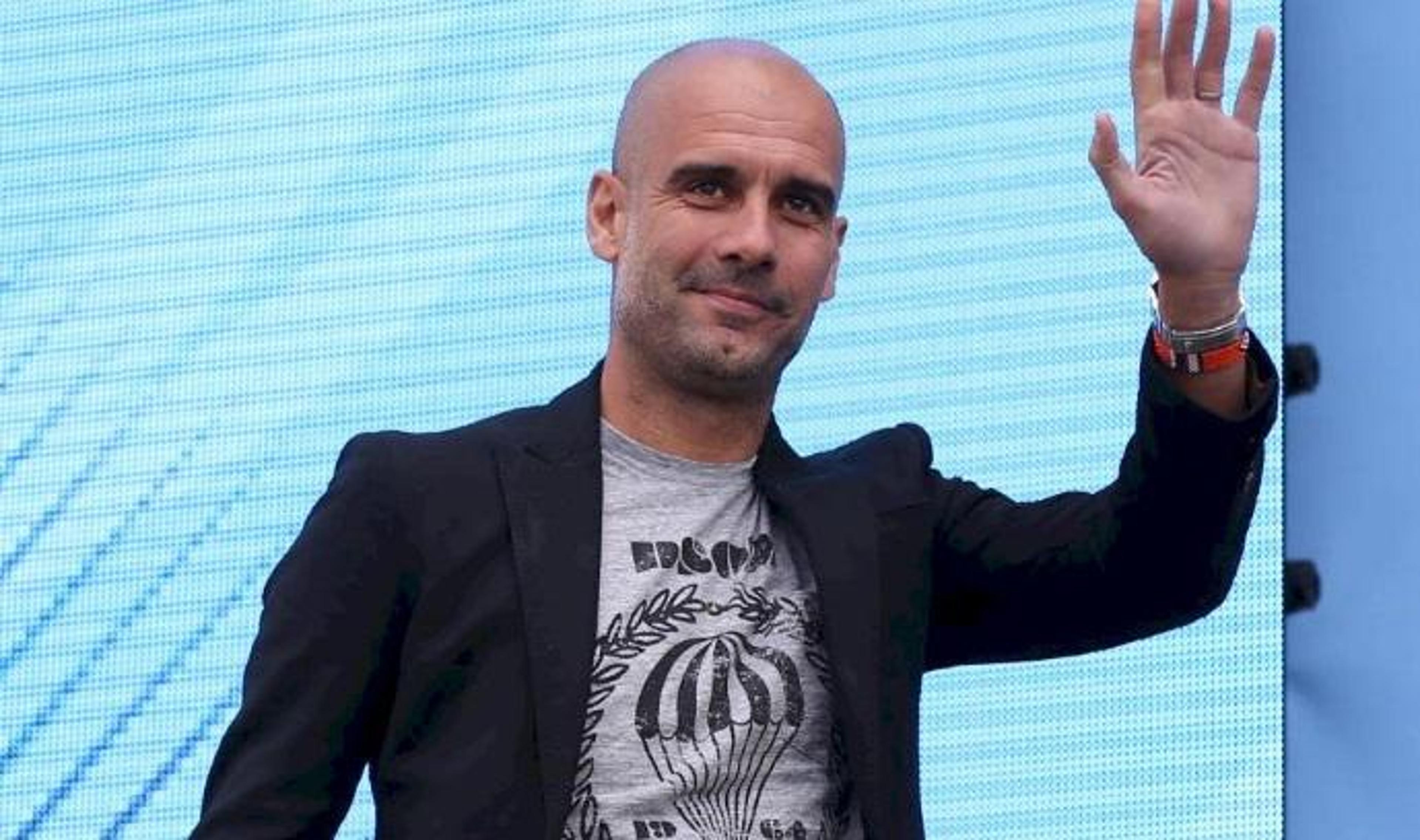 VÍDEO: Após apresentação no City, Guardiola é entrevistado por Noel Gallagher