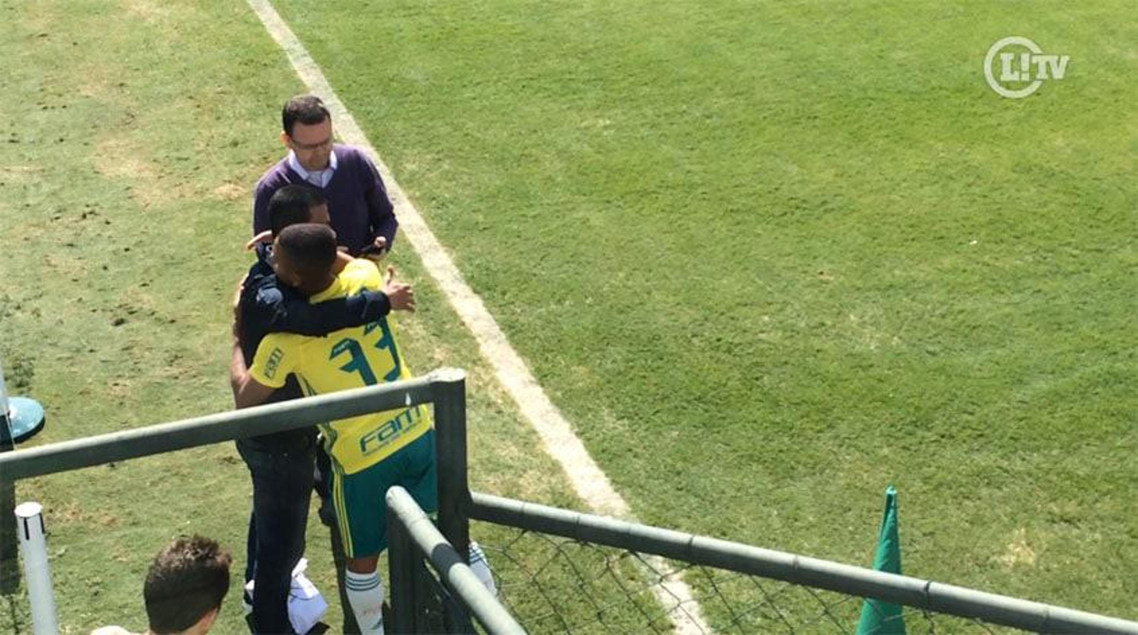 VÍDEO: Ex-palmeirense visita Academia de Futebol e tieta Gabriel Jesus