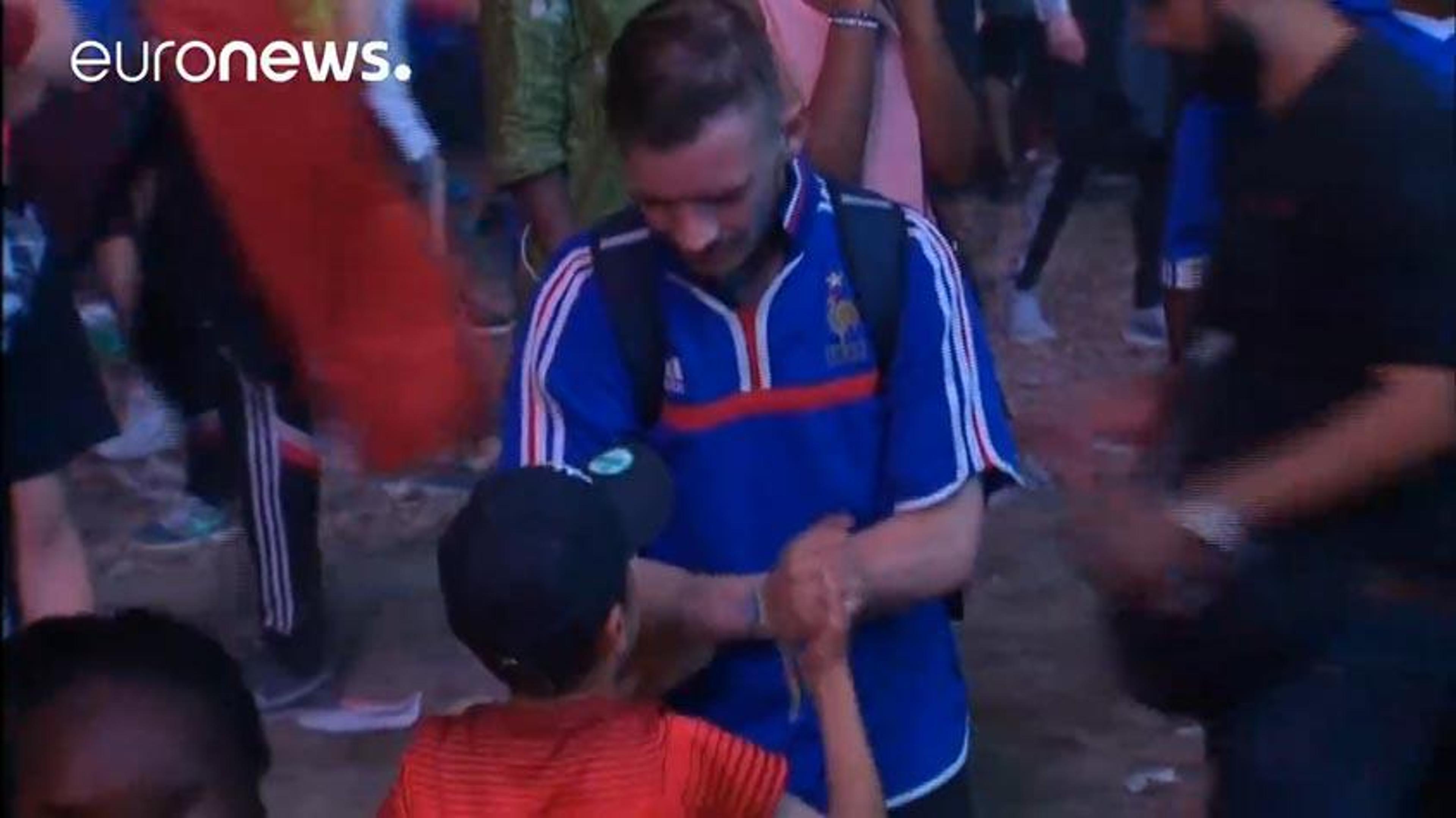 VÍDEO: Criança portuguesa consola torcedor da França após final