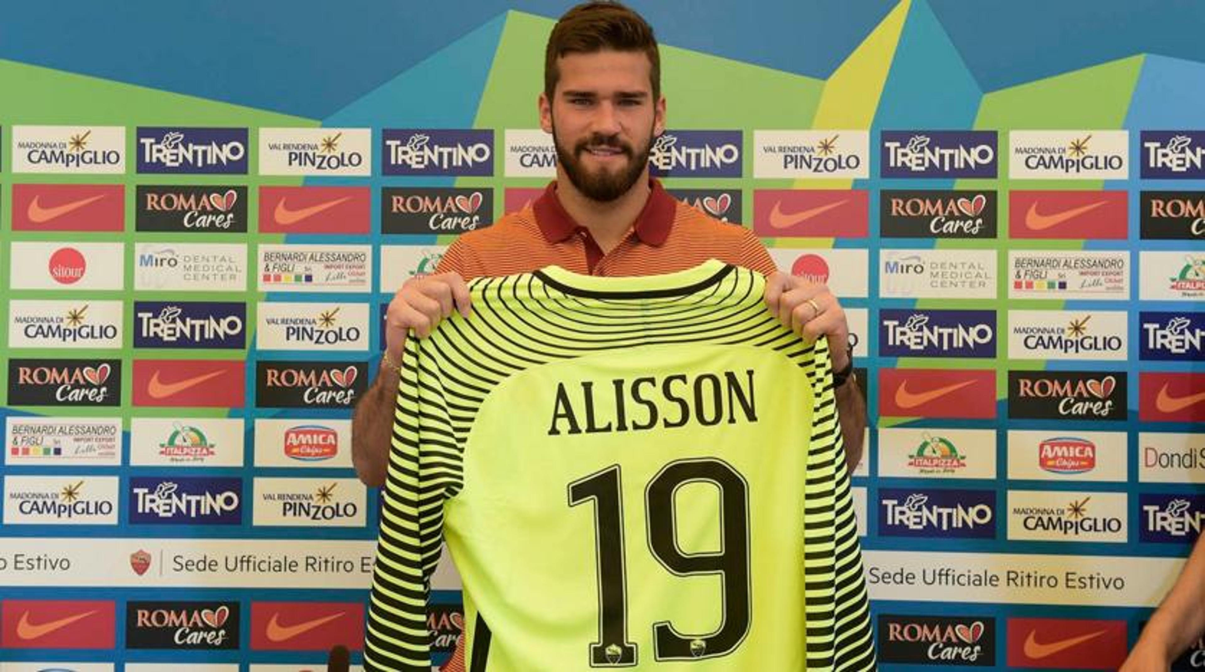 Técnico da Roma elogia Alisson e confirma interesse em Juan Jesus