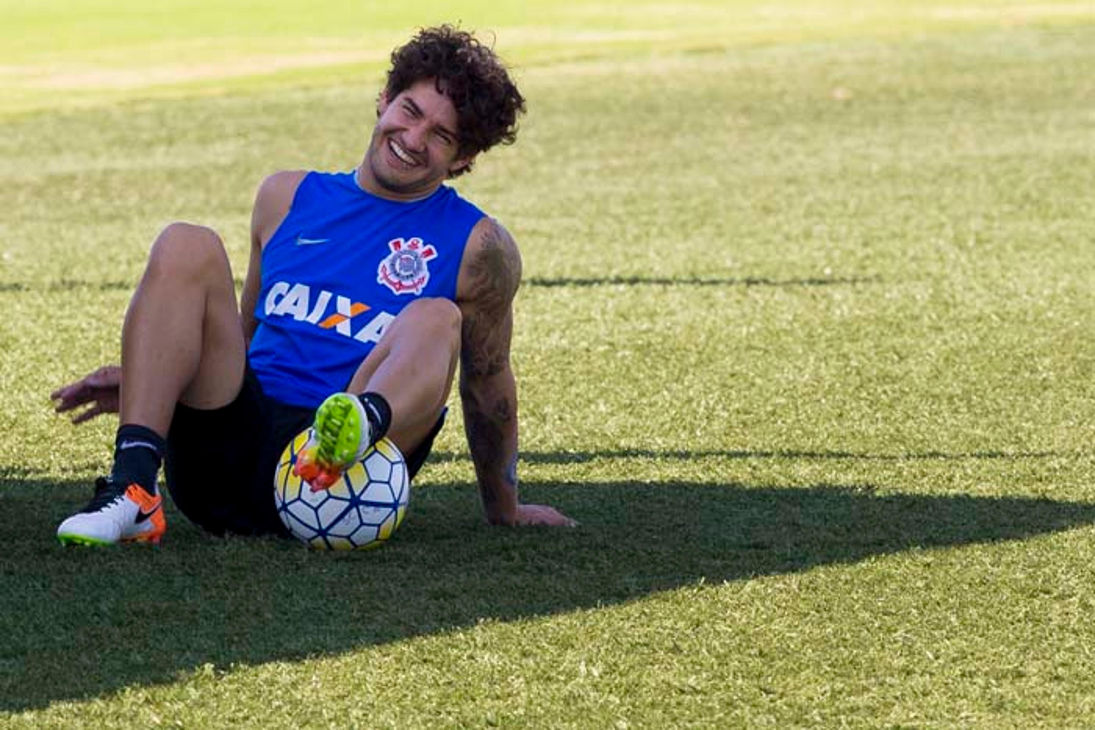 Introvertido, Pato ganha proteção no Corinthians, mas com ressalva: ‘Foco’