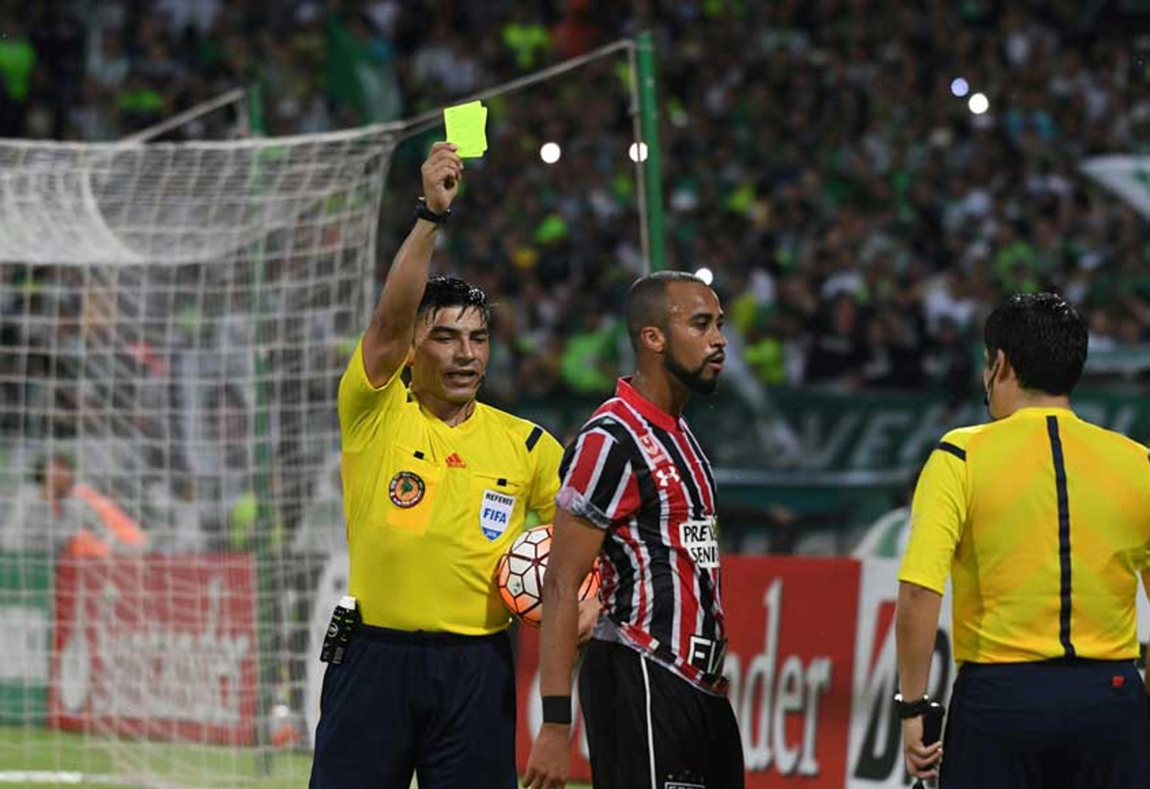 Árbitro vira ‘inimigo número 1’ e São Paulo prepara ofício à Conmebol