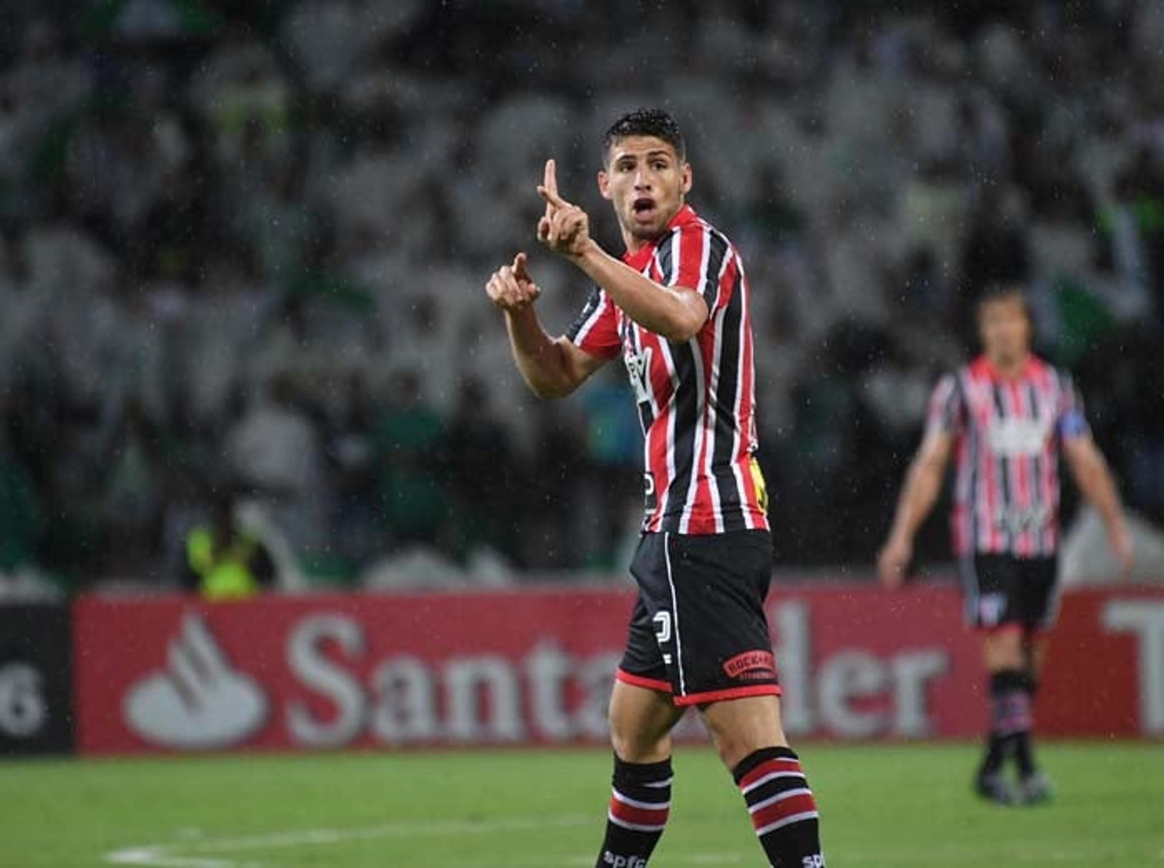 De Londres, Calleri assiste a jogos do São Paulo e sonha com volta ao clube