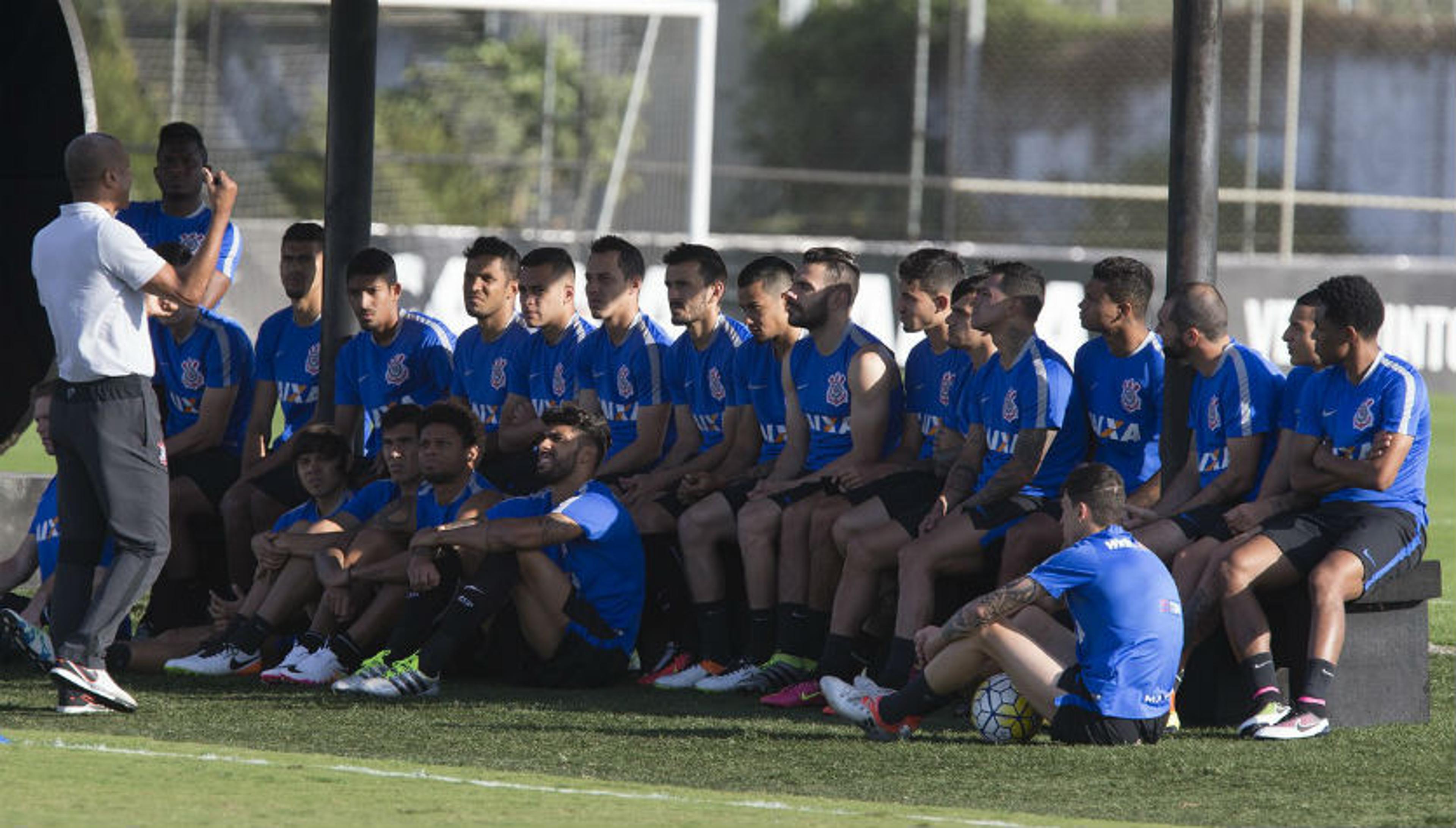 Cristóvão recebe mais dois ‘reforços’ e faz segredo em escalação do Timão