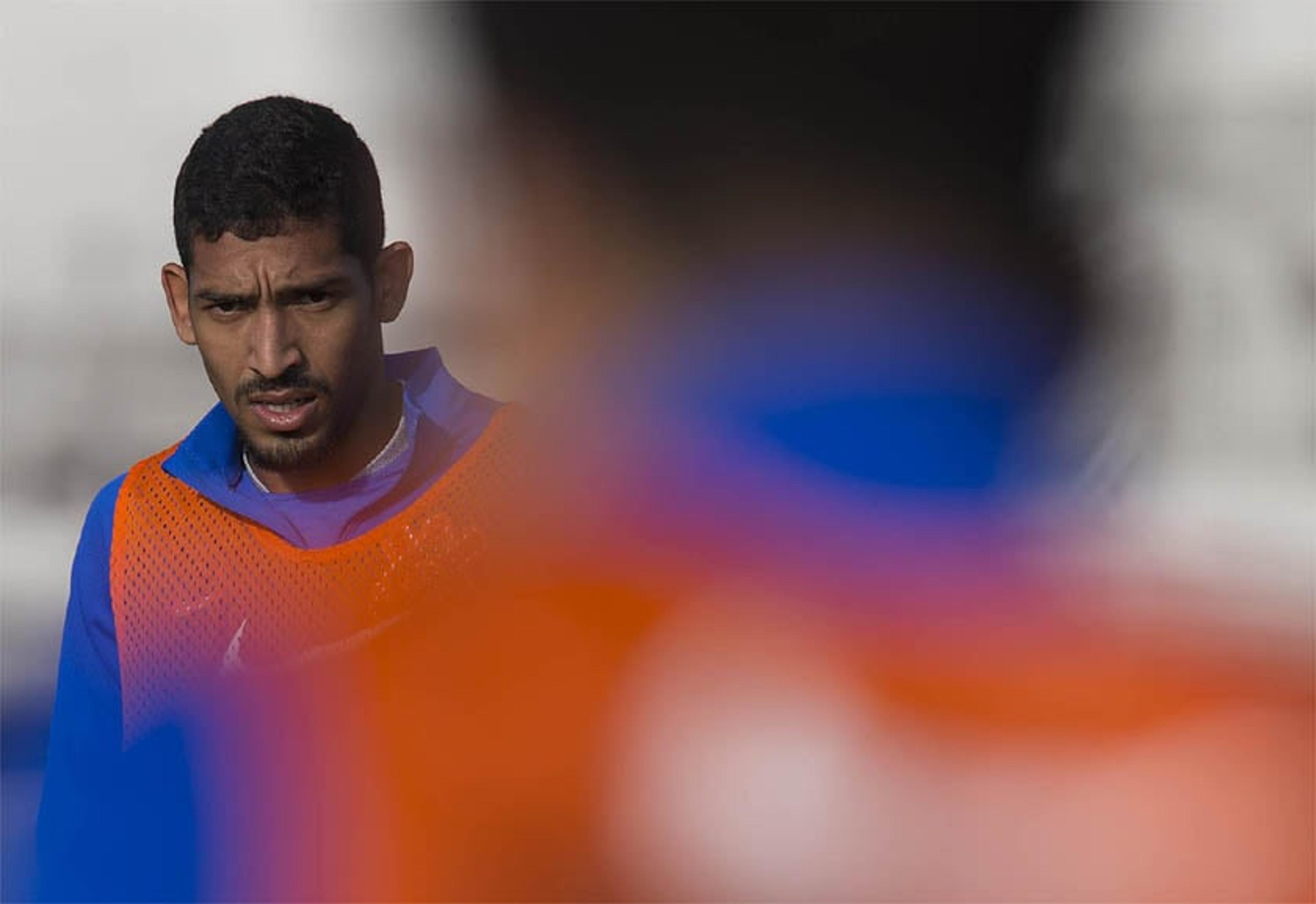 ‘Rei’ da lateral do Corinthians, Fagner cede trono e confia em Léo Príncipe