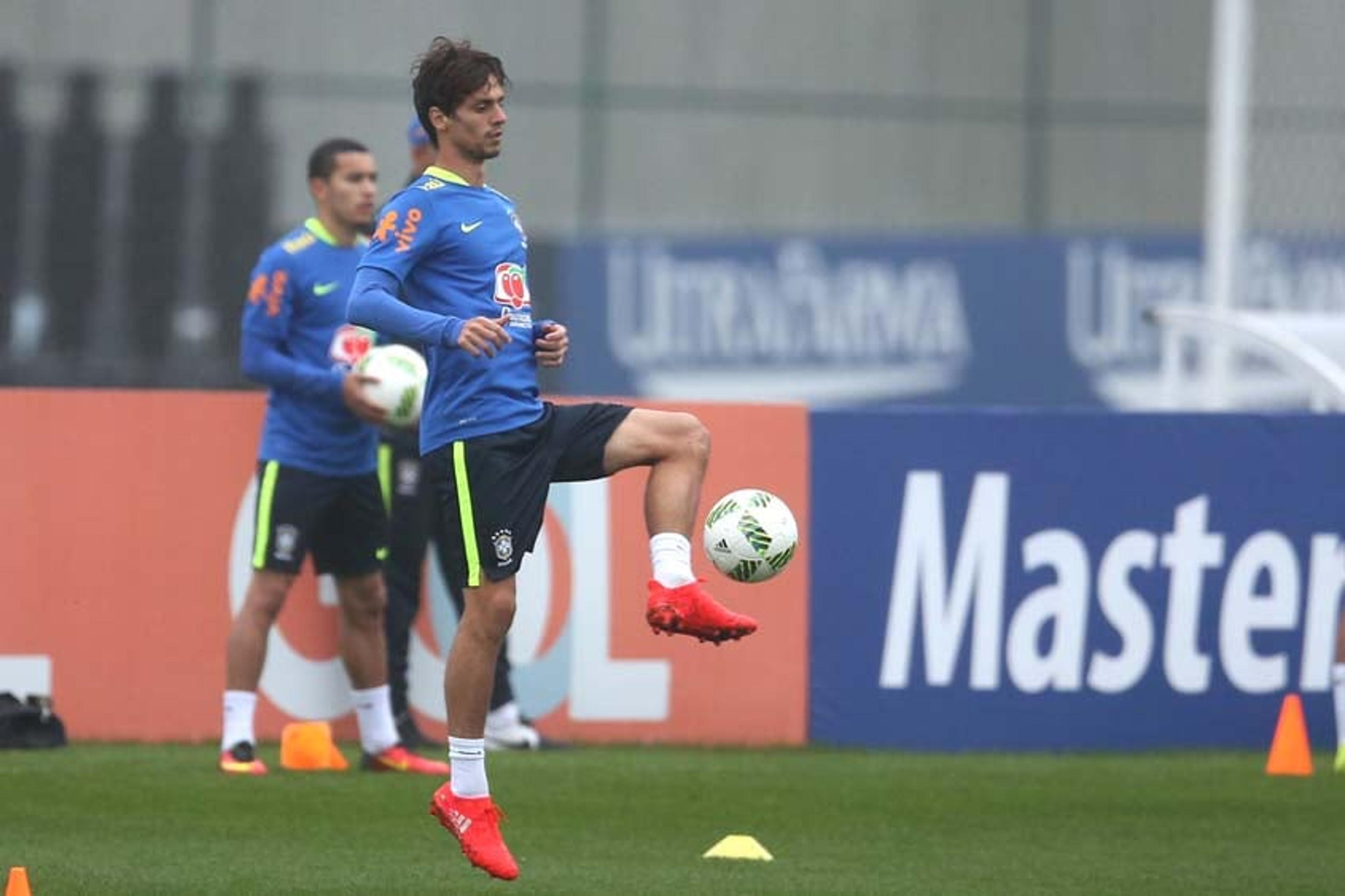 Sevilla faz ‘proposta de Ganso’ e pode tirar Rodrigo Caio do São Paulo