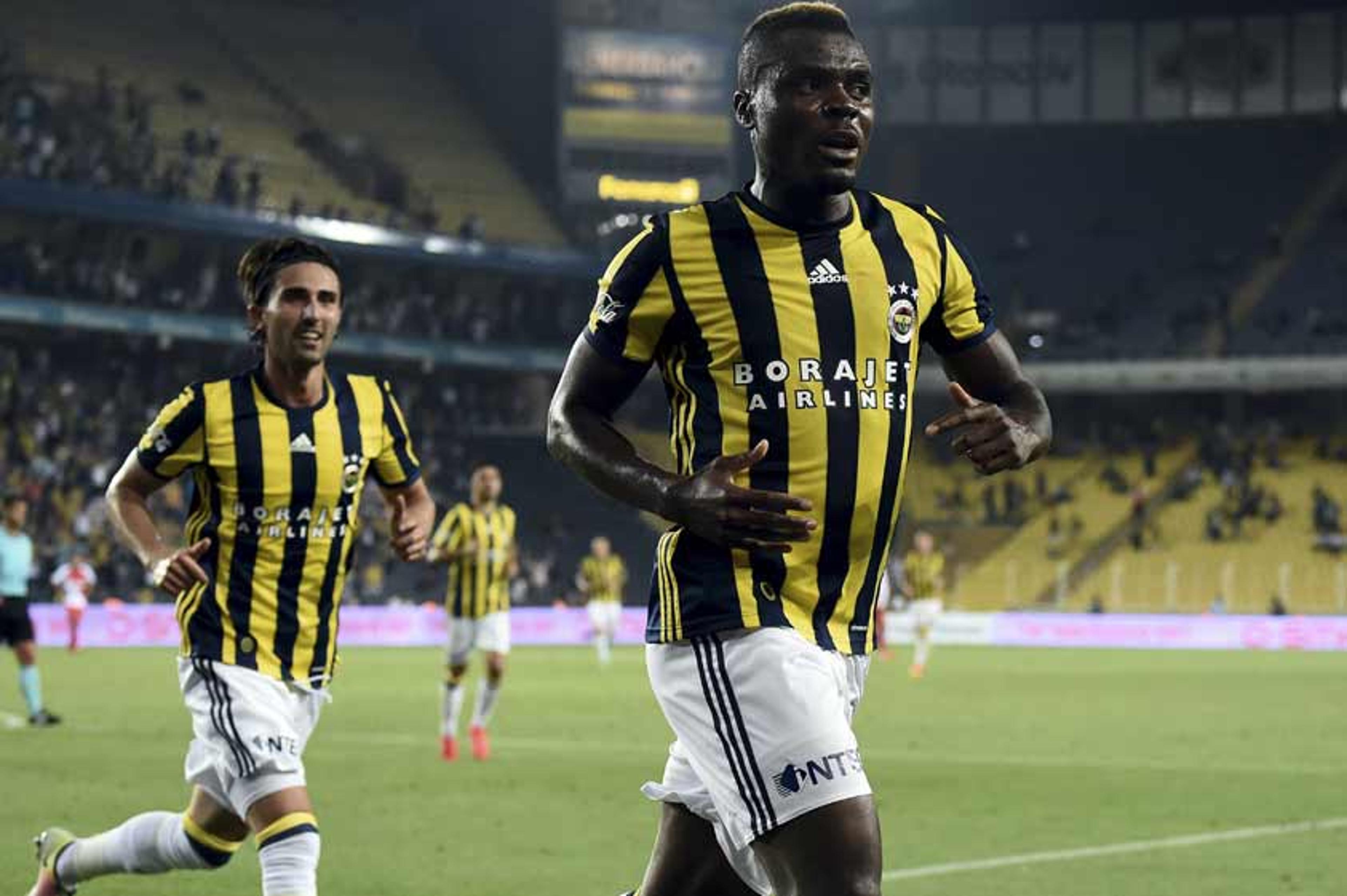 Emenike faz dois, e Fenerbahçe bate o Monaco; Falcao García deixa o dele