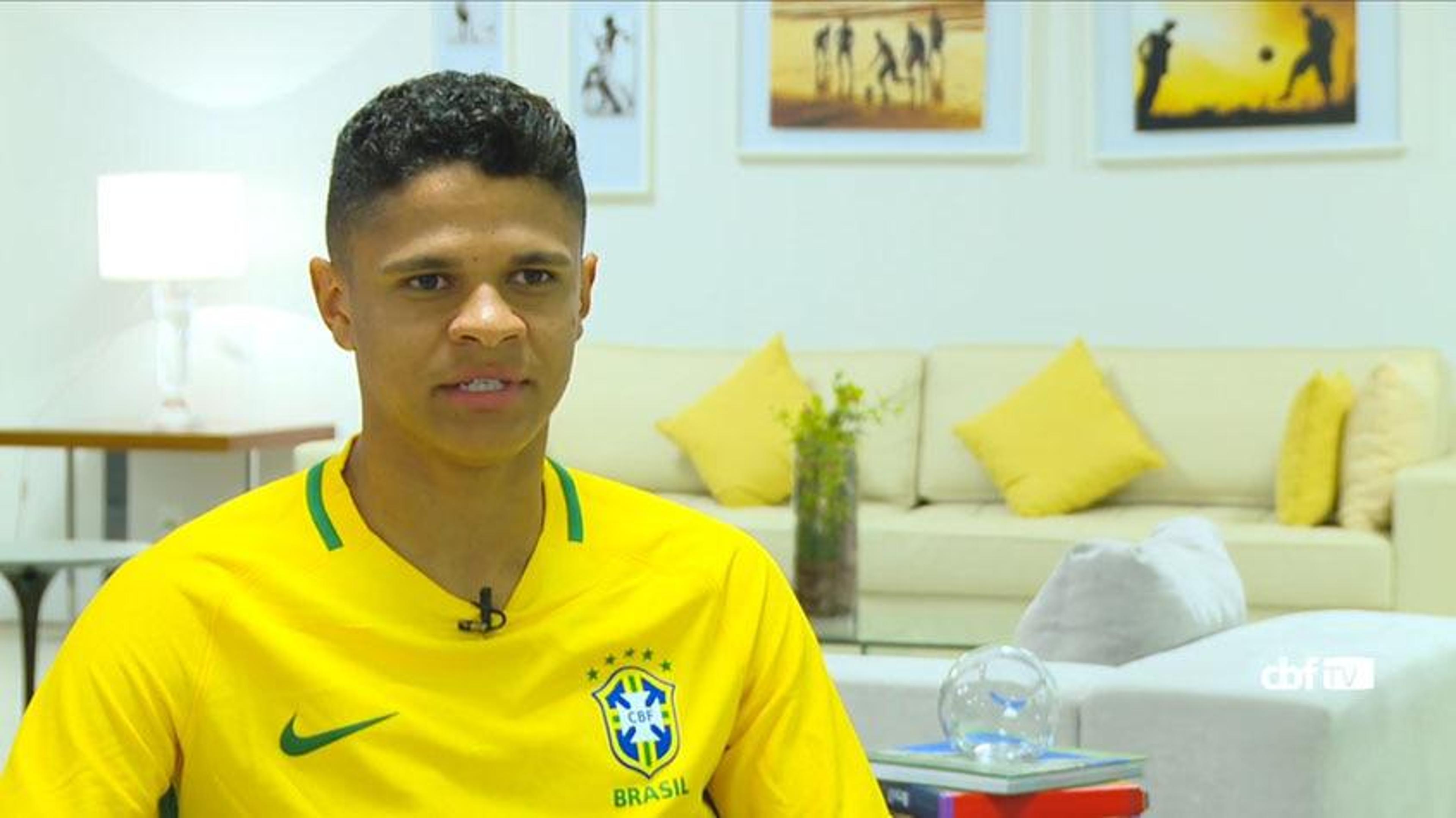 VÍDEO: Douglas Santos fala sobre cobrança por ouro e sonho de jogar no Maracanã