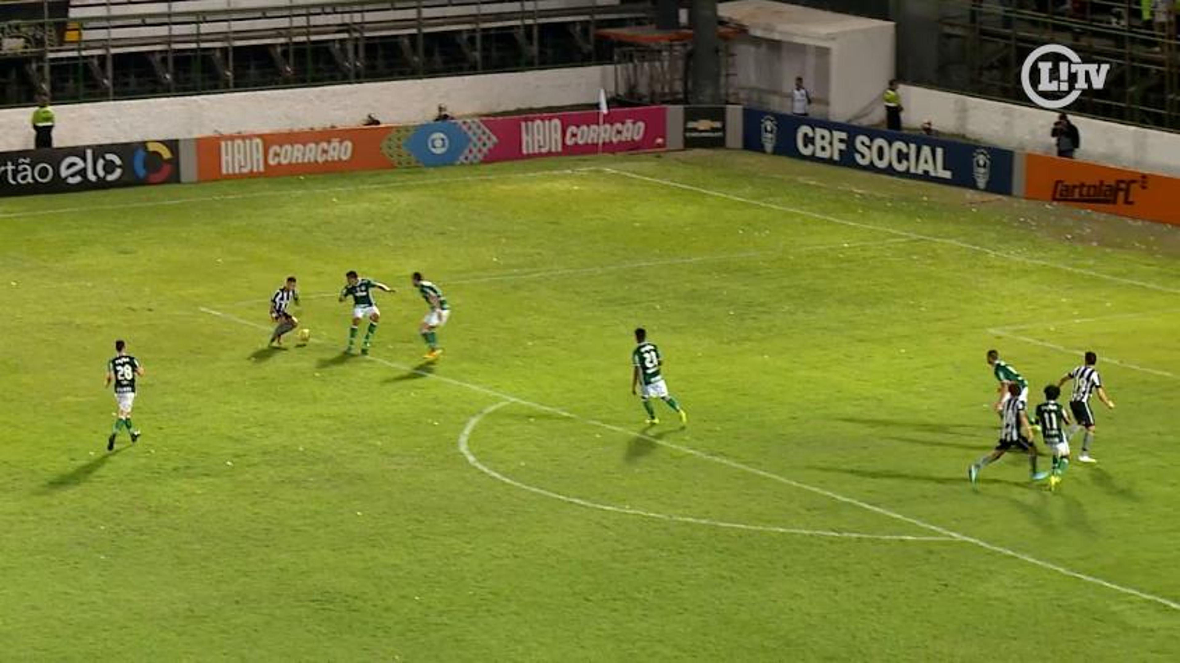 VÍDEO: Segura o menino! Neilton faz golaço de placa contra o Palmeiras