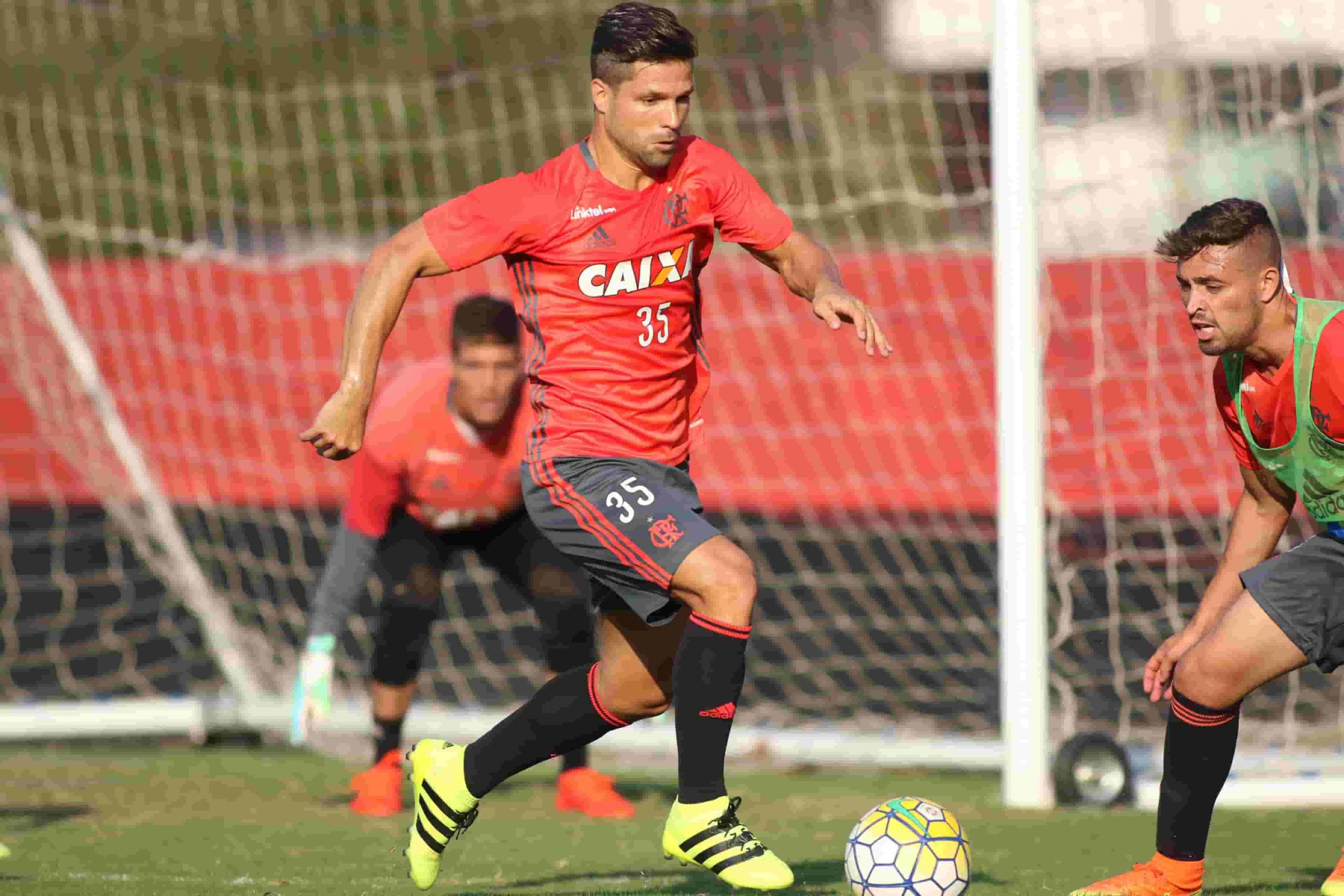 TEMPO REAL: Flamengo treina para duelo contra o Santa Cruz