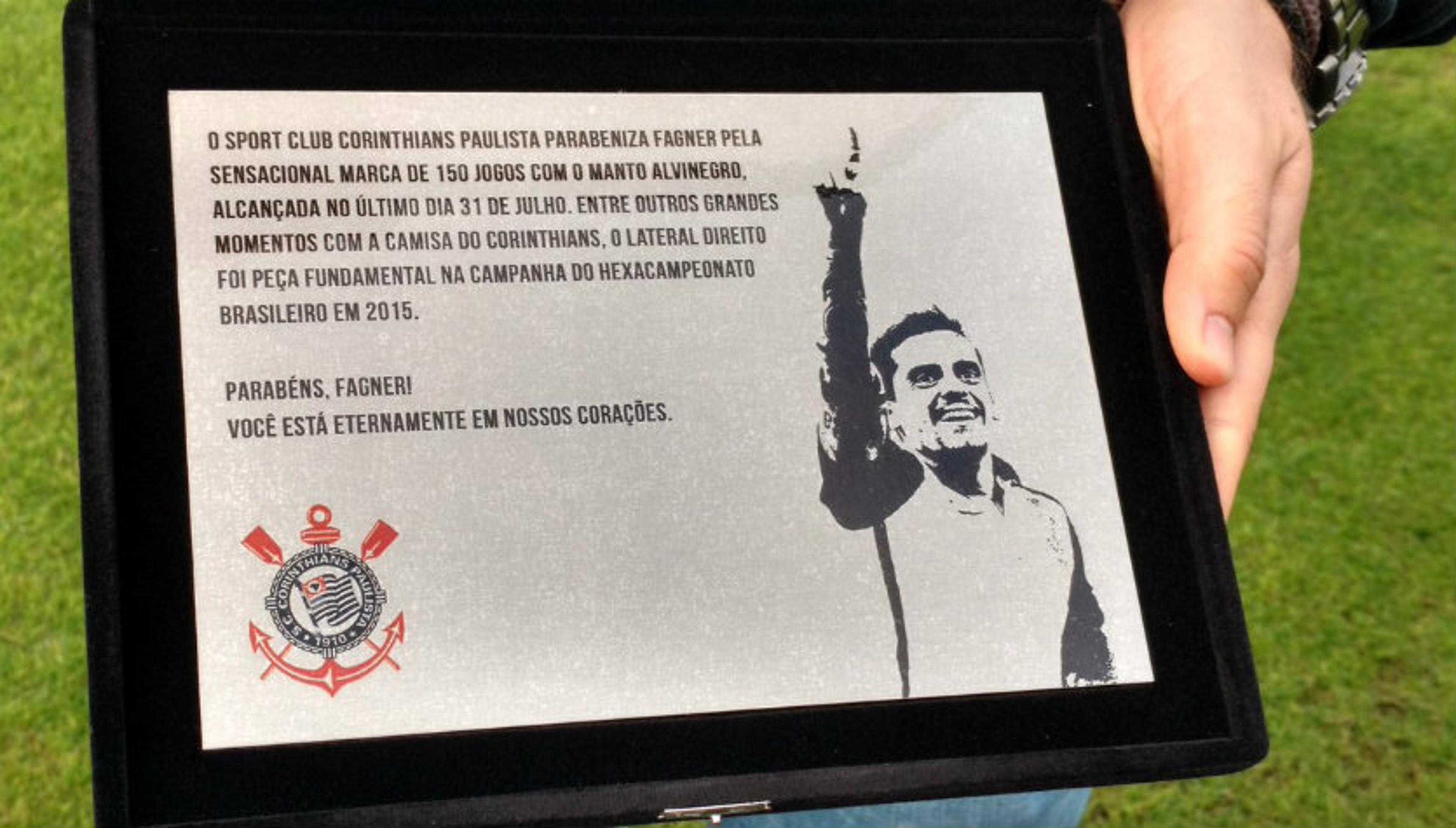 Corinthians faz homenagem a Fagner, que evita discurso: ‘Iam me vaiar, pô’