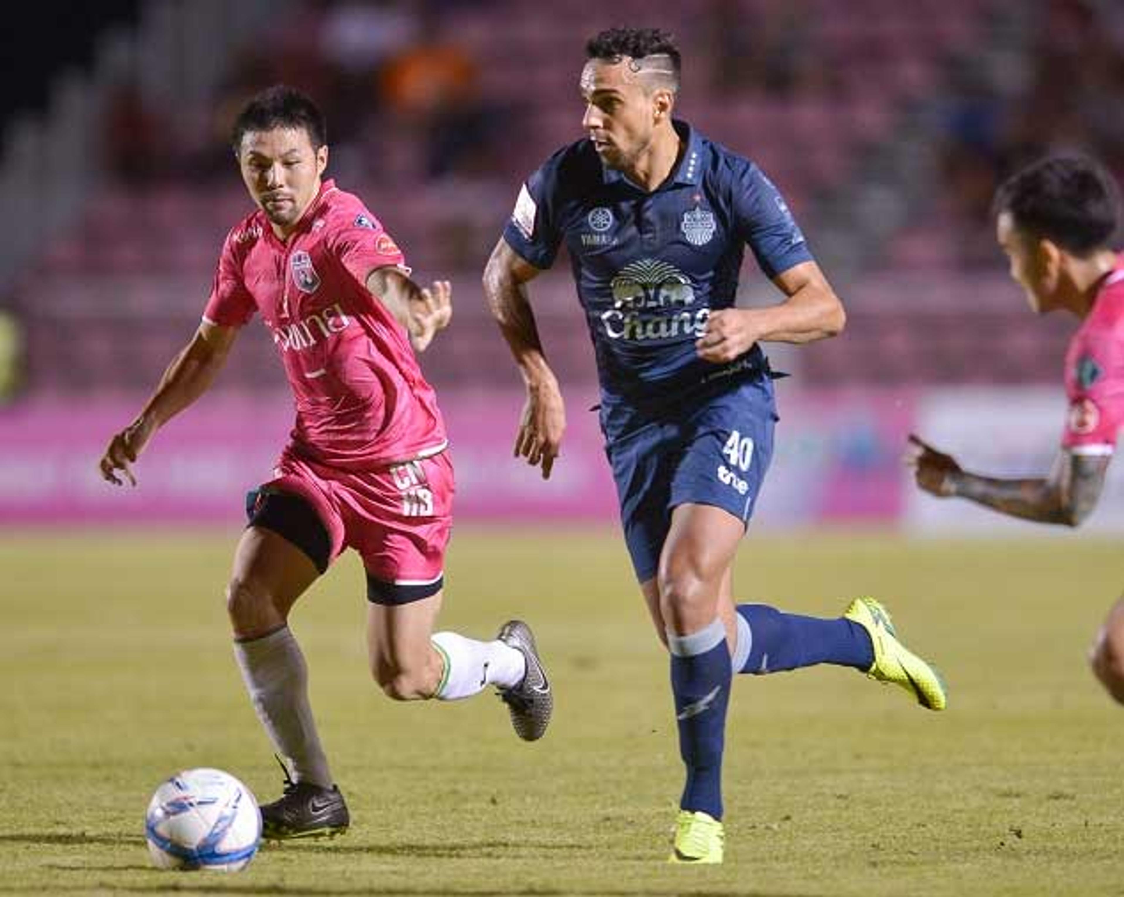 Ex-Palmeiras e Fla, Diogo brilha e marca três vezes no futebol asiático