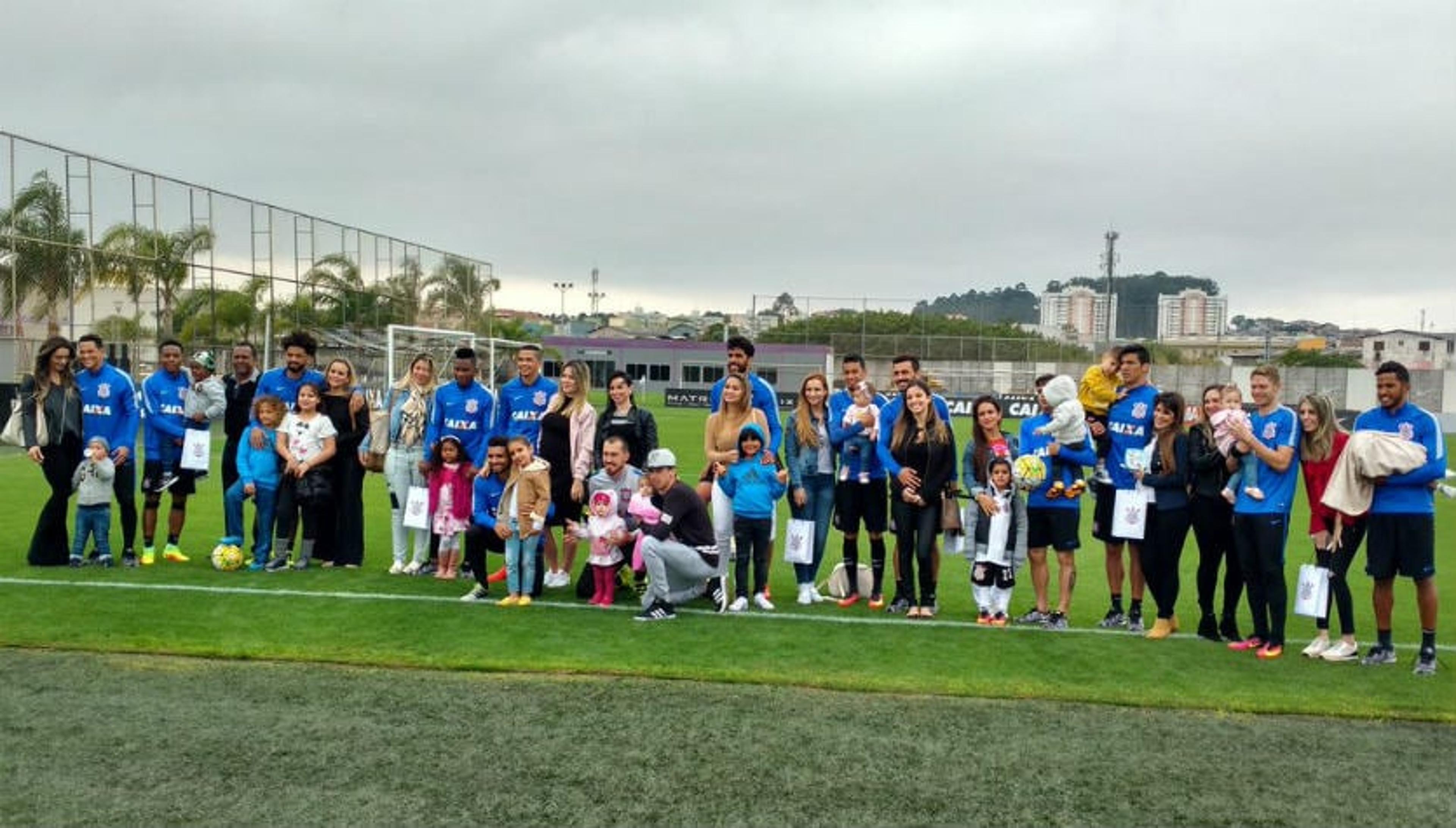 ‘Apoio garantido’: Em semana tensa, Corinthians faz ação de Dia dos Pais