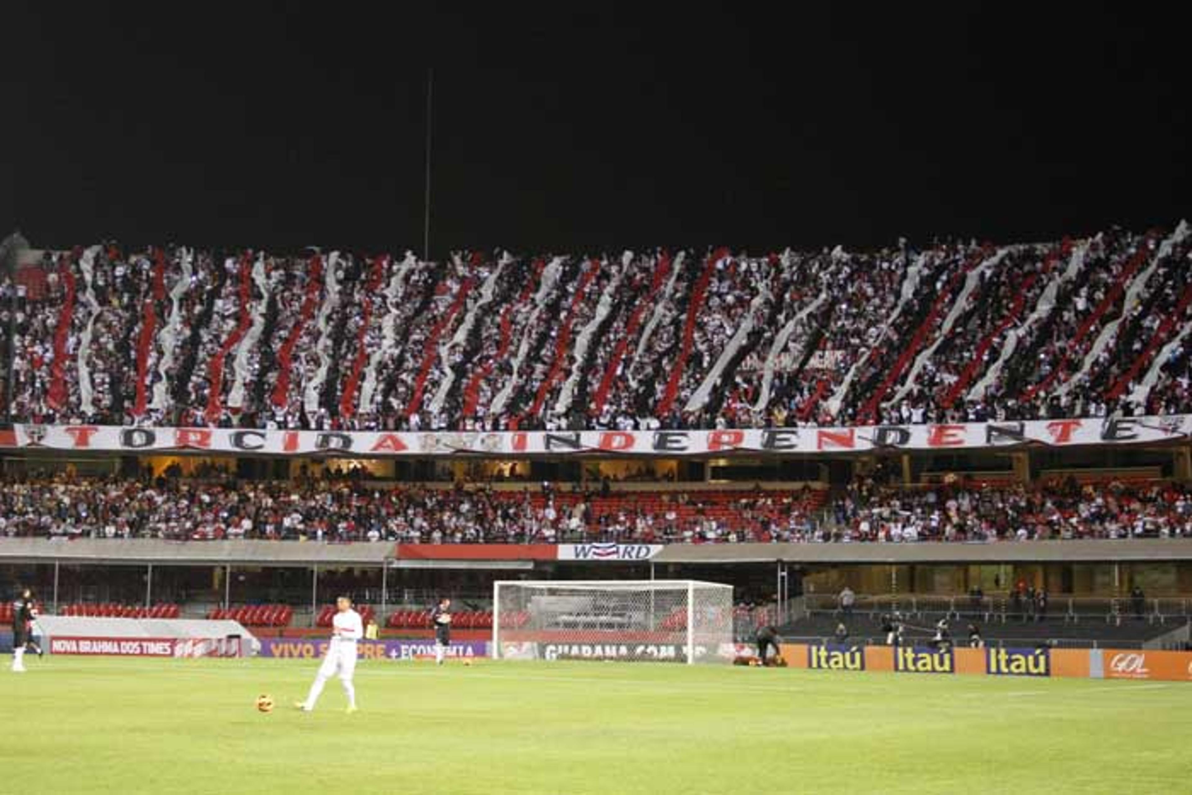 Acabou o amor? São Paulo trava e volta a ficar de mal com a torcida