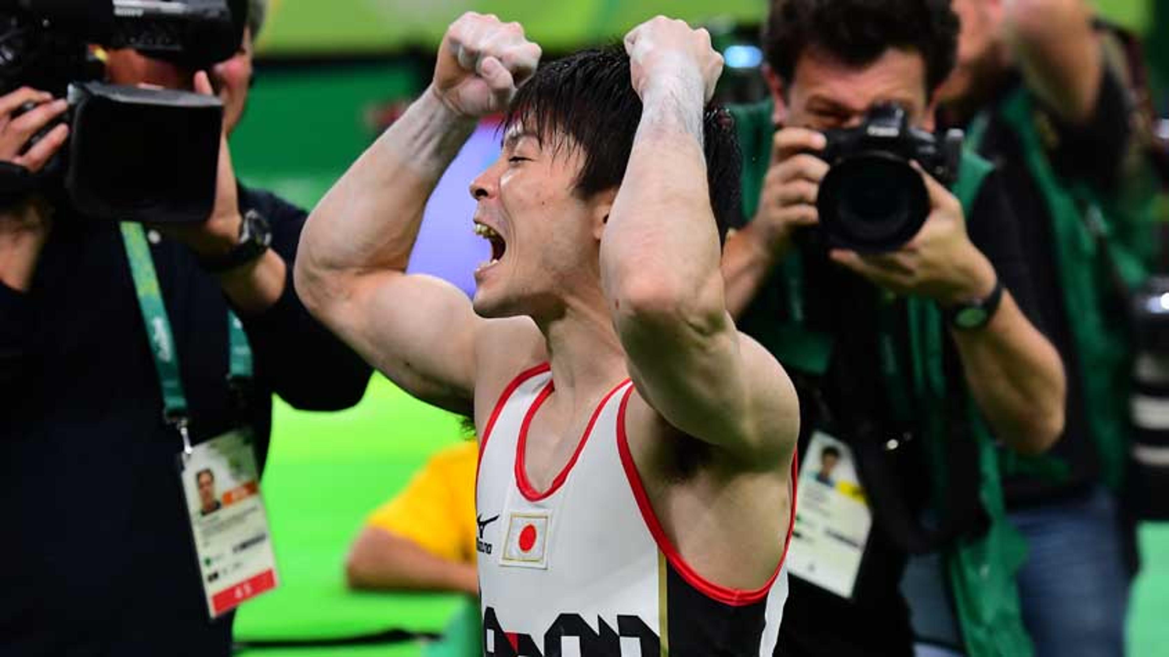 Em final emocionante, Uchimura é ouro no individual geral da ginástica