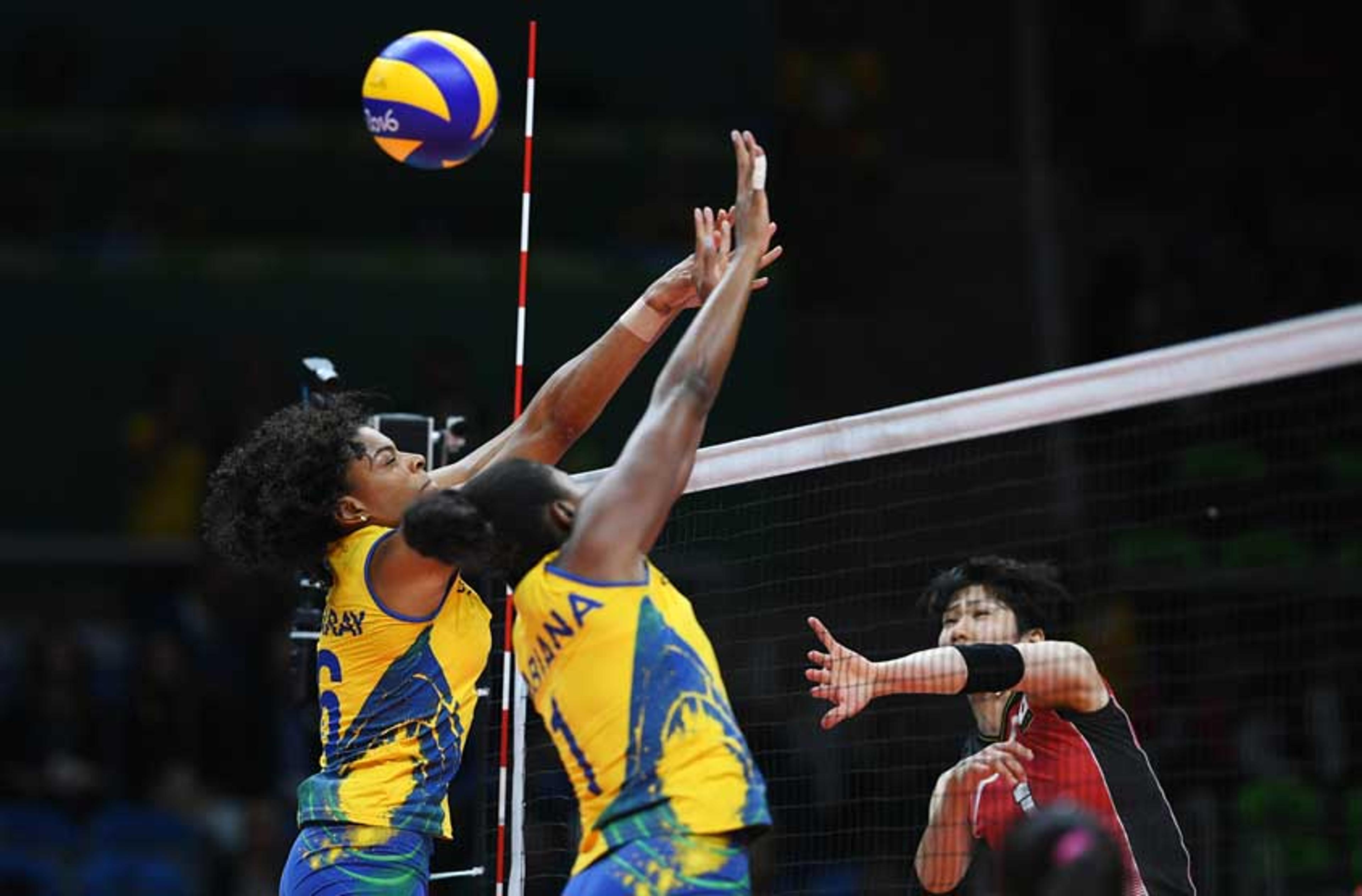 Em dia de atuação de gala, Brasil bate Japão e se classifica no vôlei