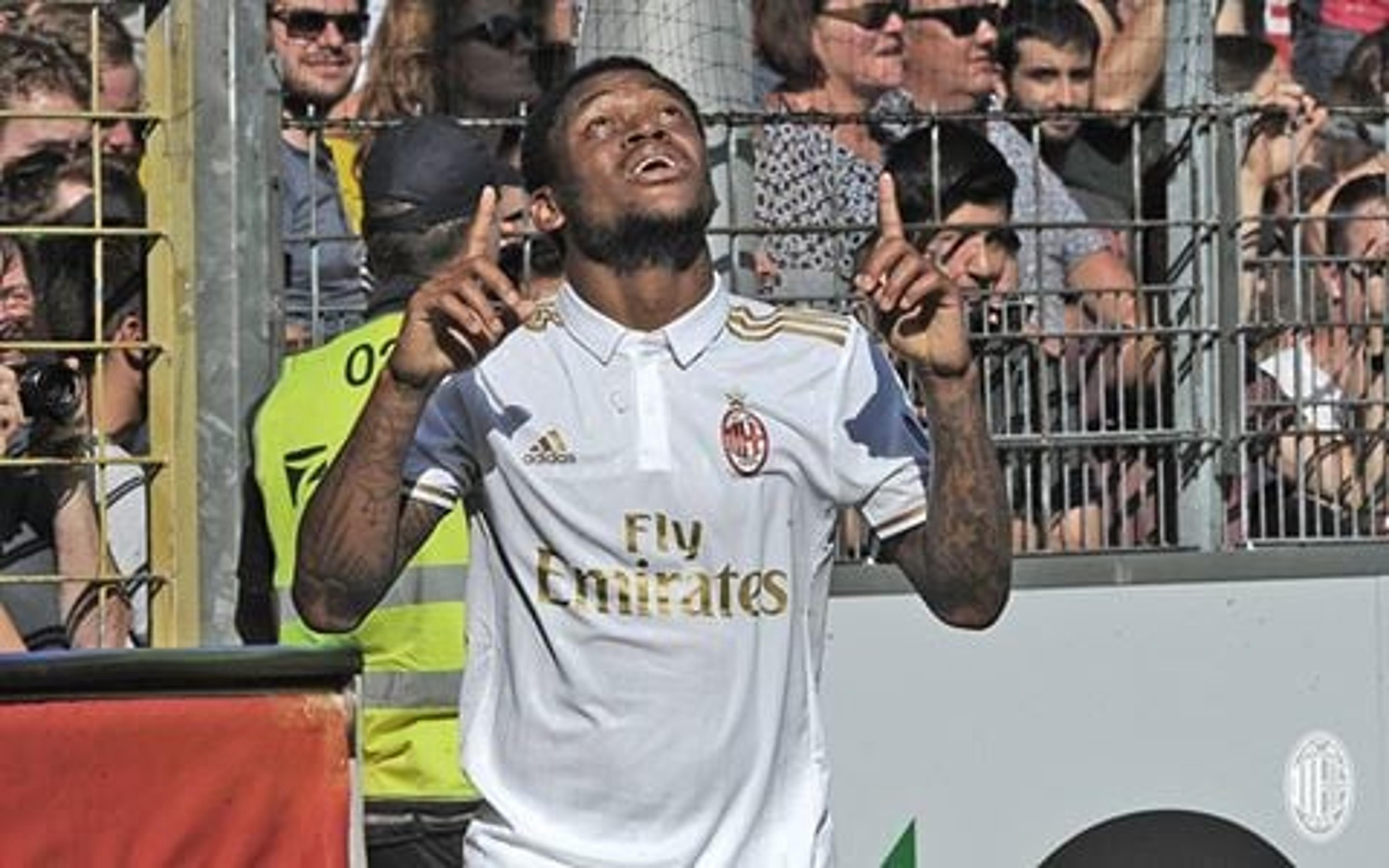 Milan acerta venda de Luiz Adriano e sai com prejuízo de R$ 3,4 milhões