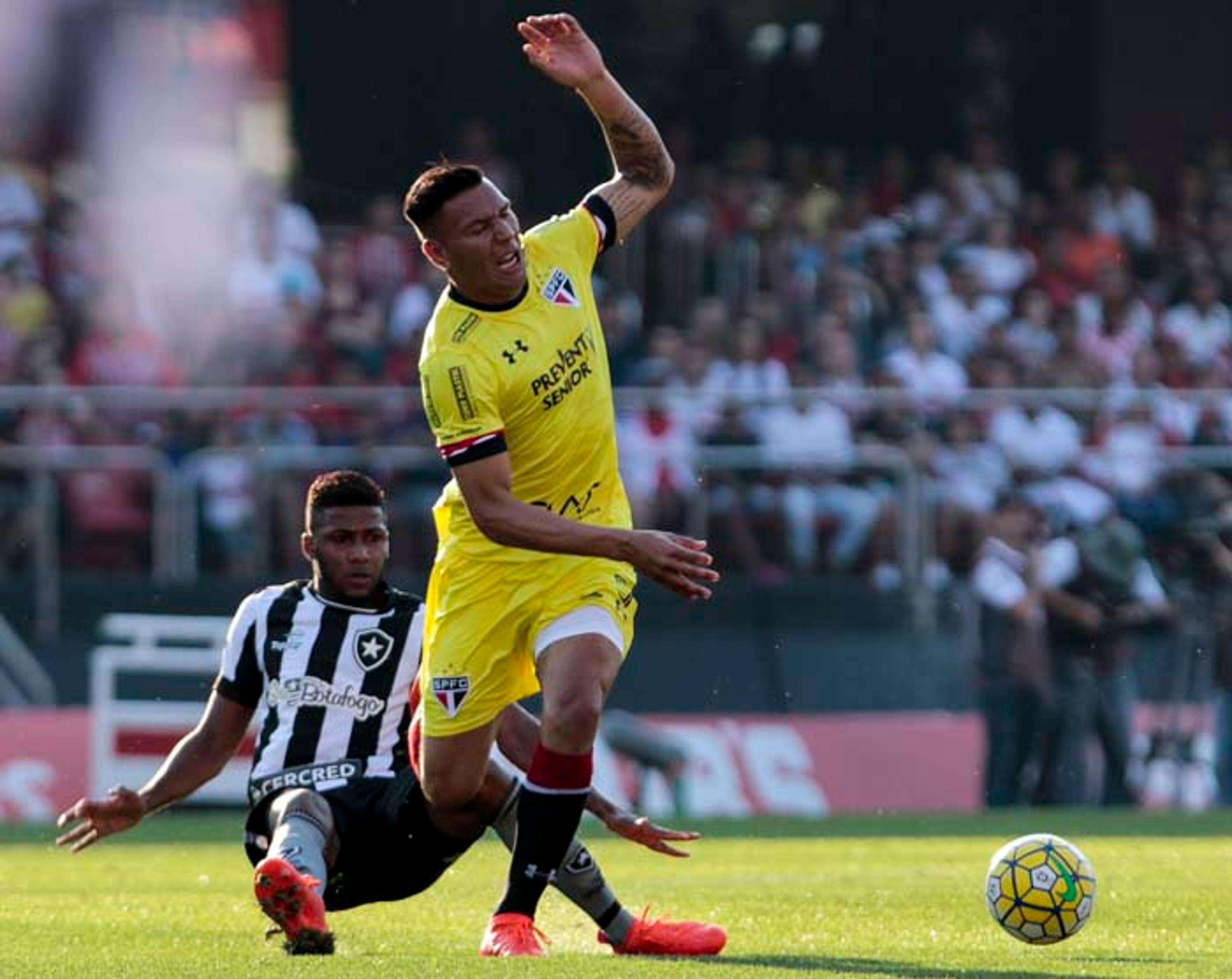 São Paulo convoca reunião para votar uso de terceiro uniforme