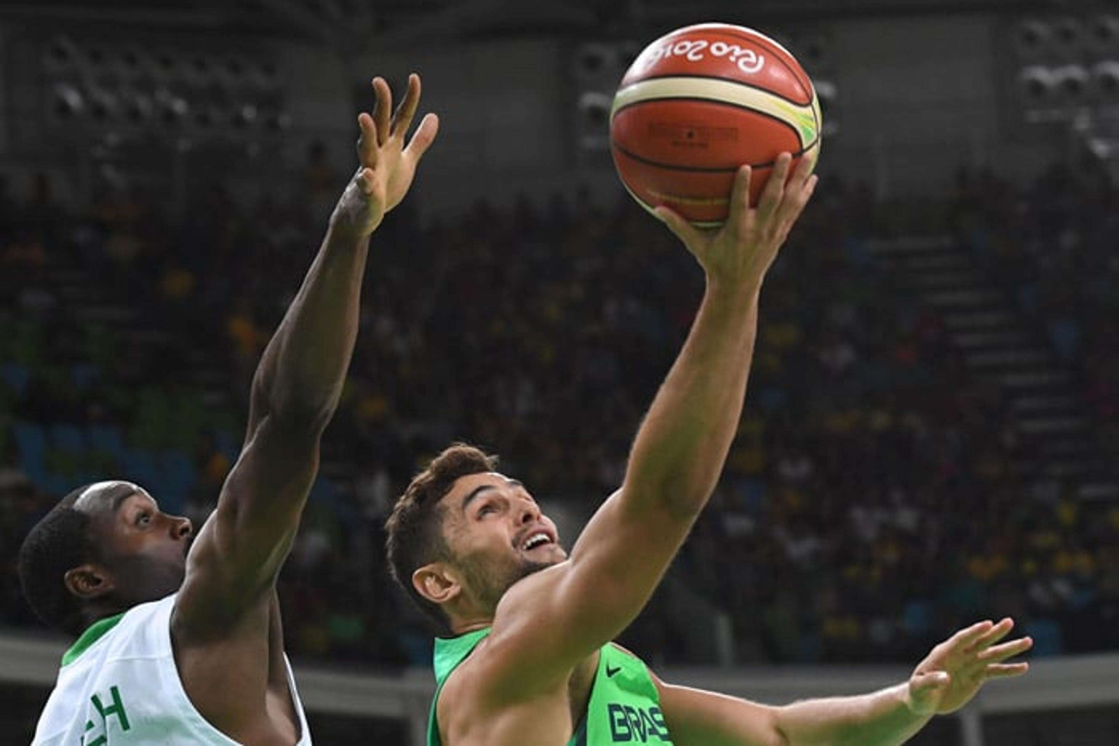 Brasil vence a Nigéria e depende da Argentina por vaga no basquete