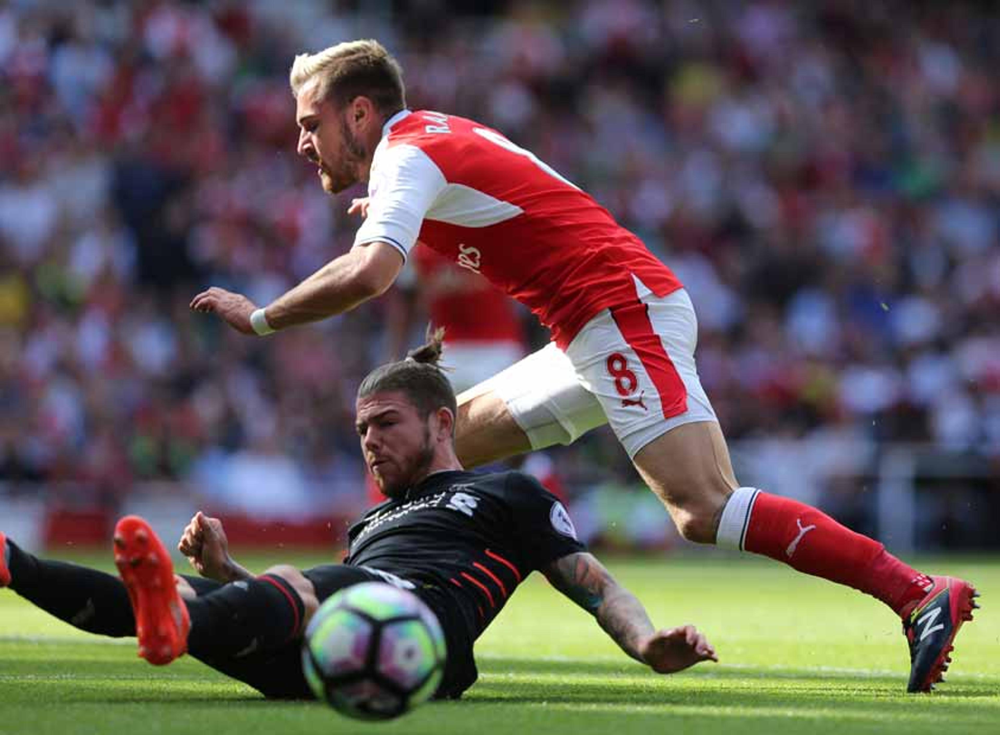 Com problemas na defesa, Arsenal perde mais um jogador por lesão