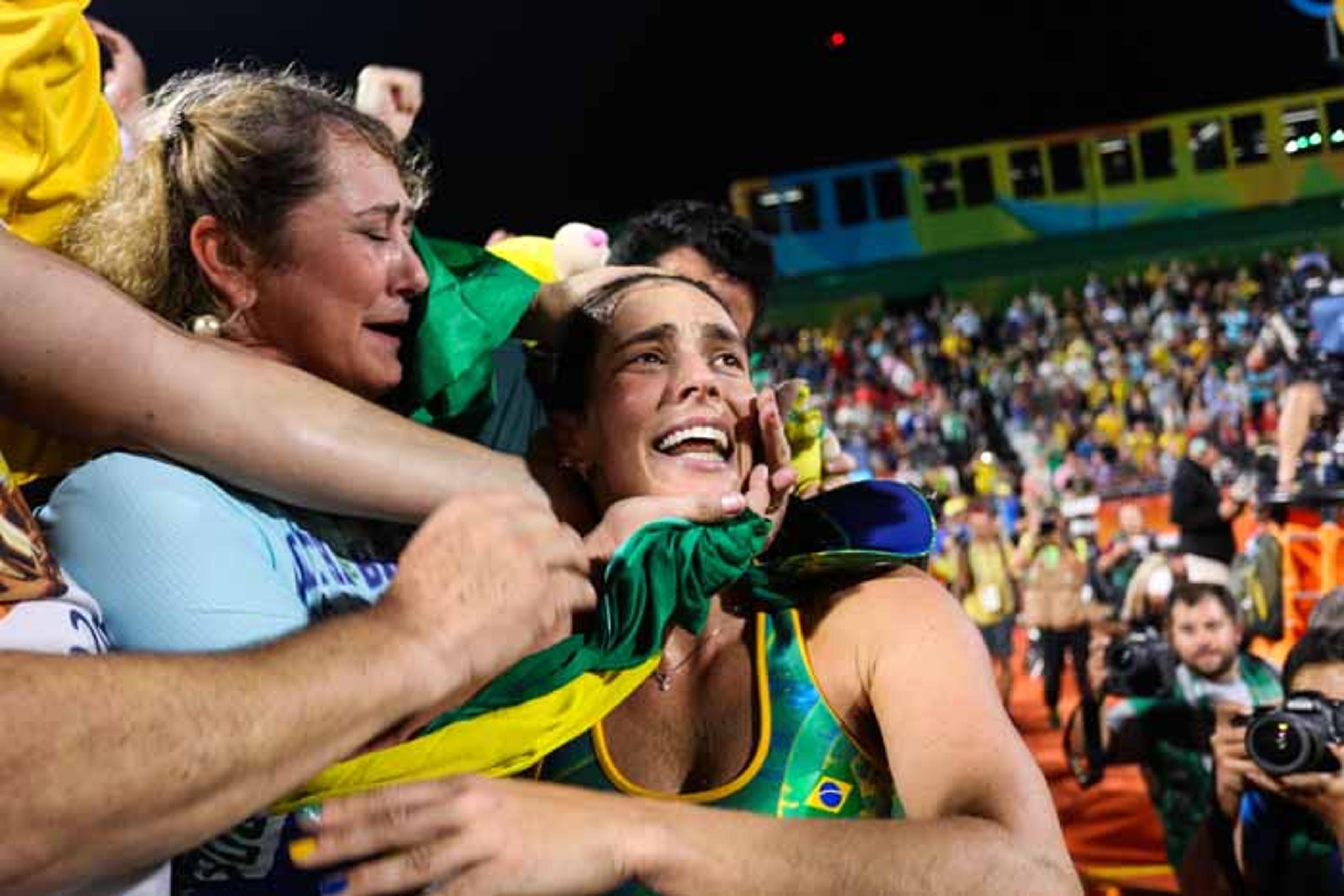 Mãe de finalista olímpica: como é ver a filha ganhar medalha na Rio-2016