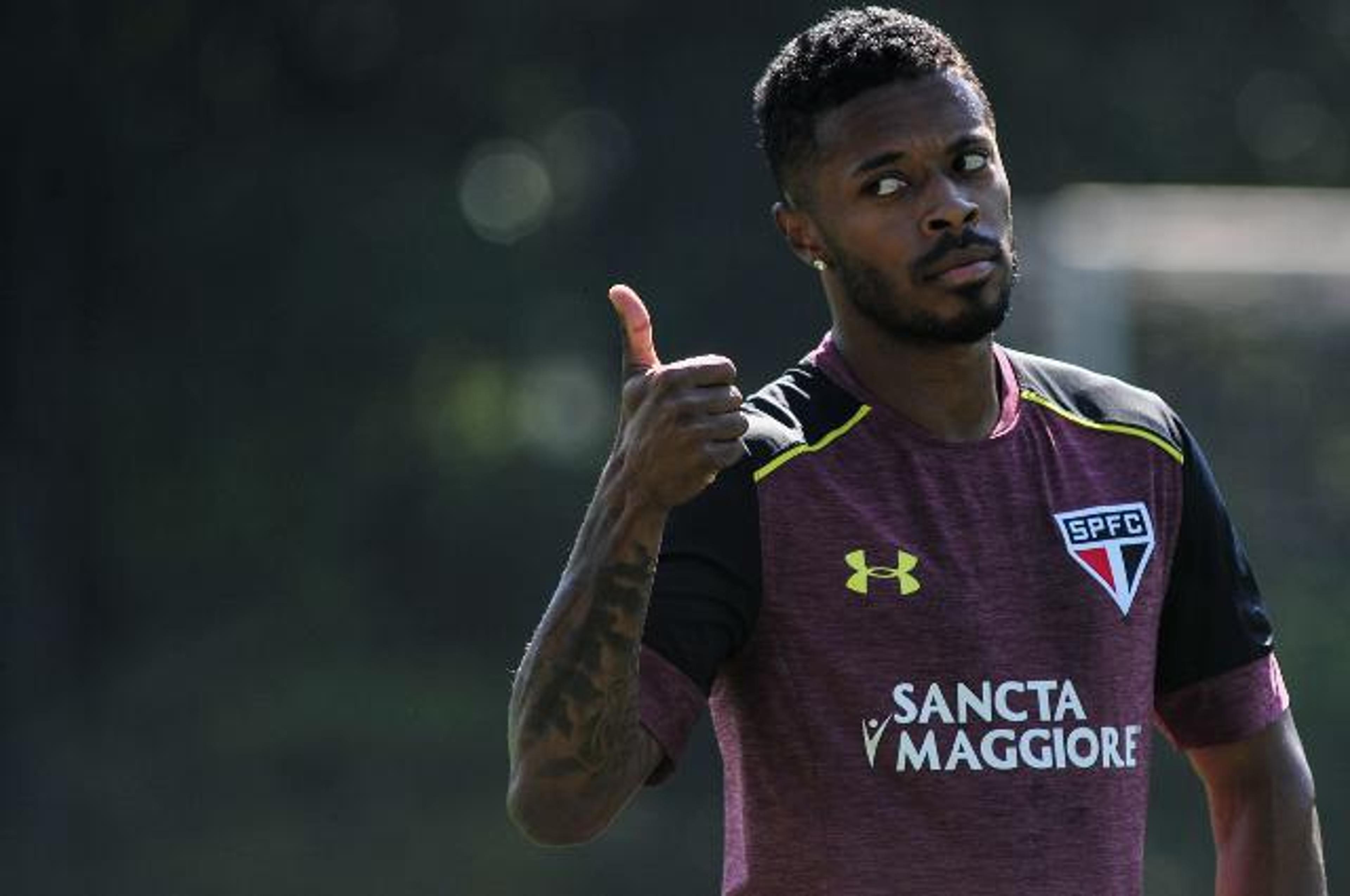 Ricardo Gomes aposta em Michel Bastos na vaga de Thiago Mendes