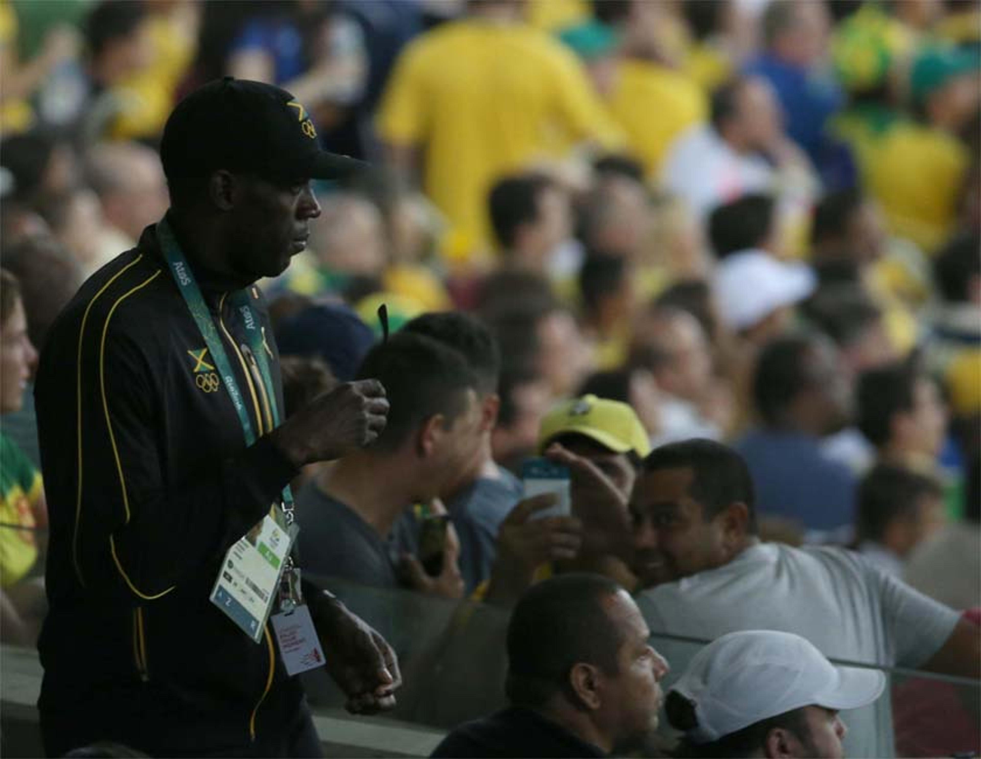 Bolt torce pela Seleção no Maracanã e é homenageado por Neymar em gol